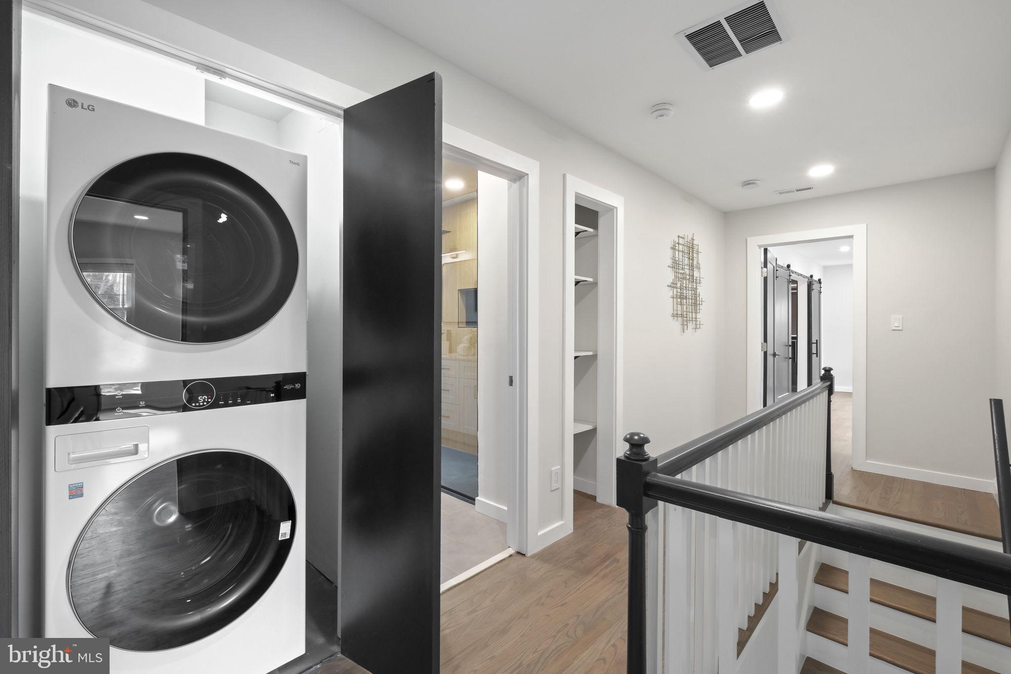 LUXMANOR - Residential Lease