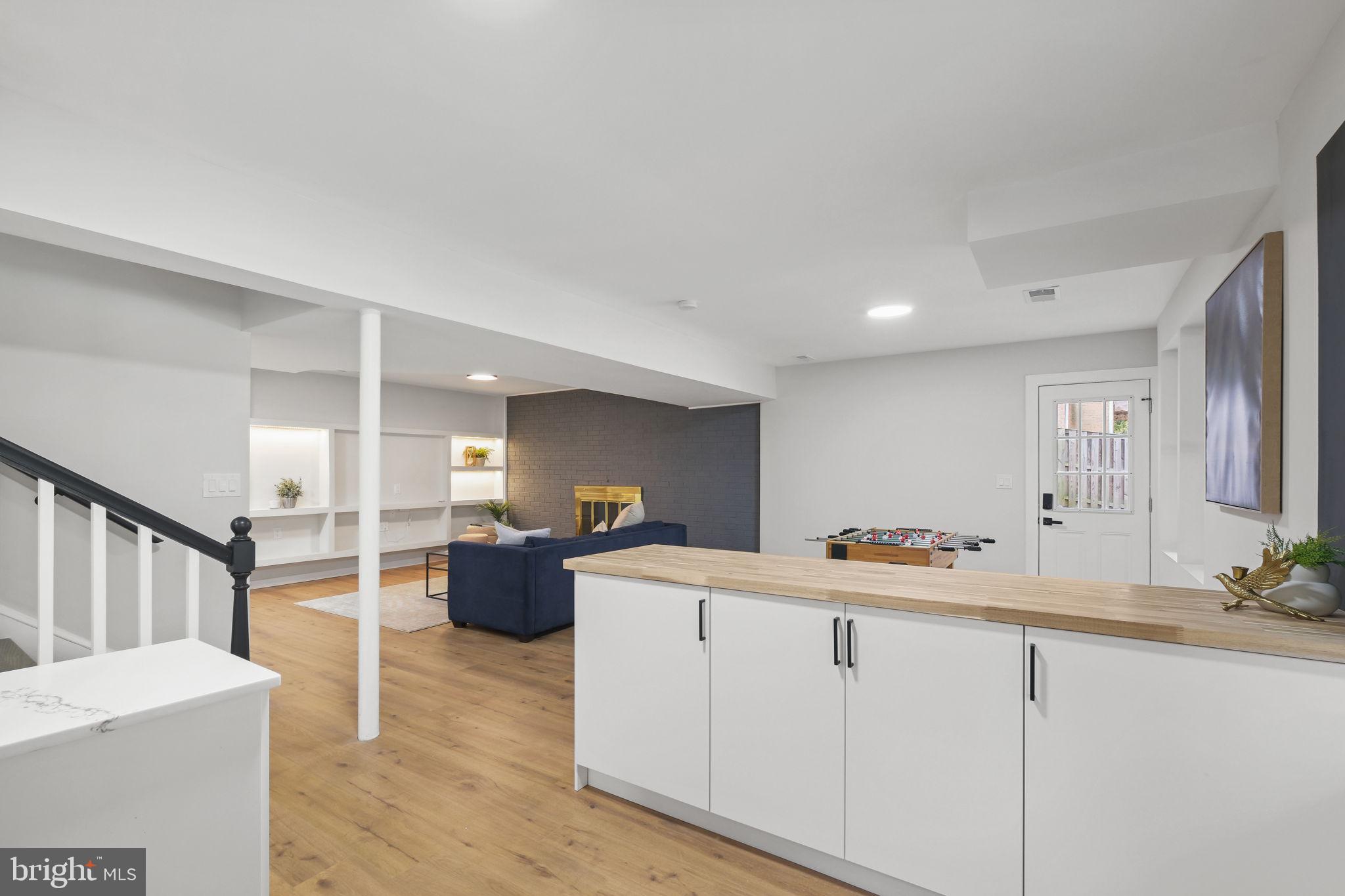 LUXMANOR - Residential Lease