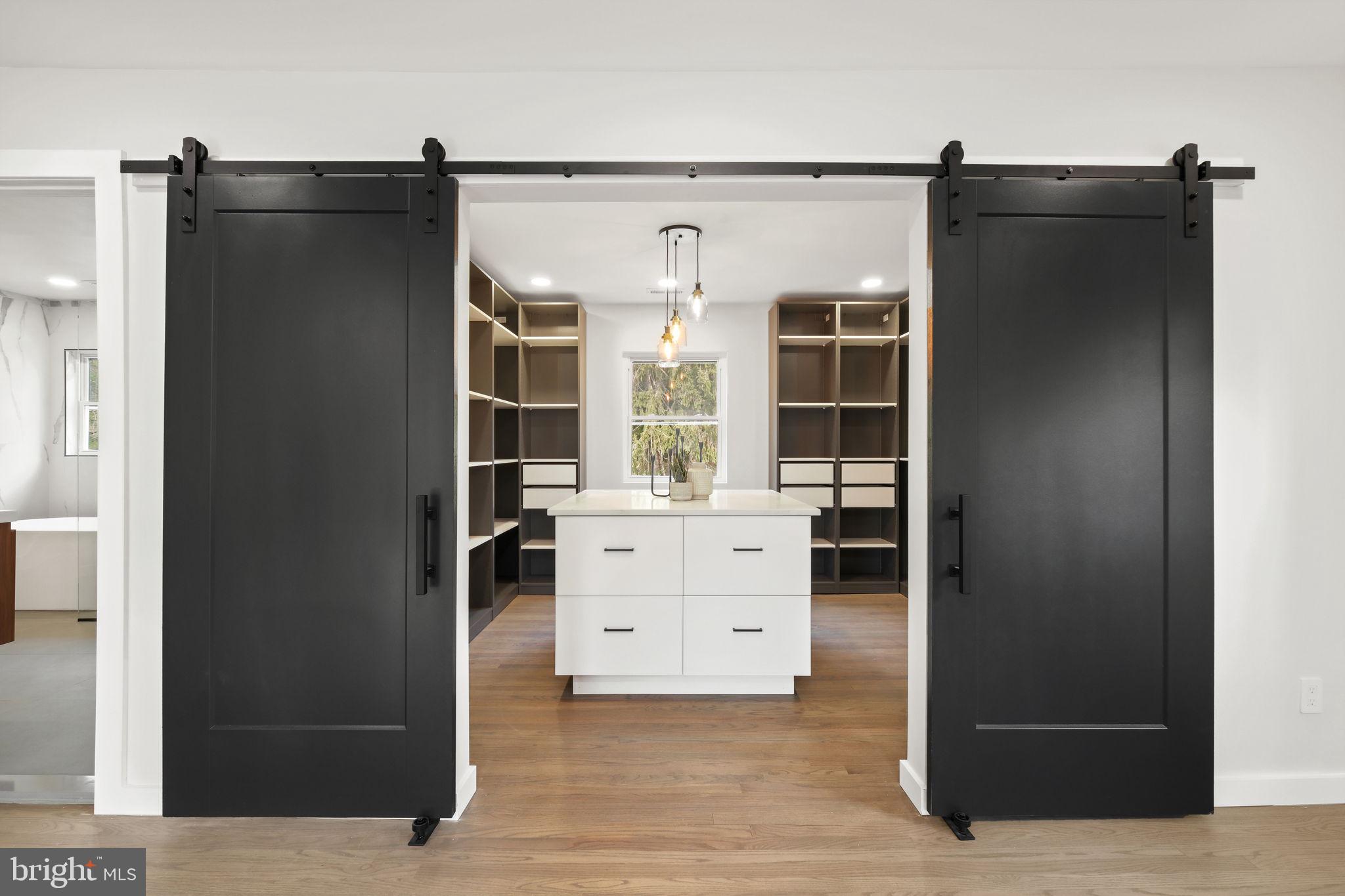 LUXMANOR - Residential Lease