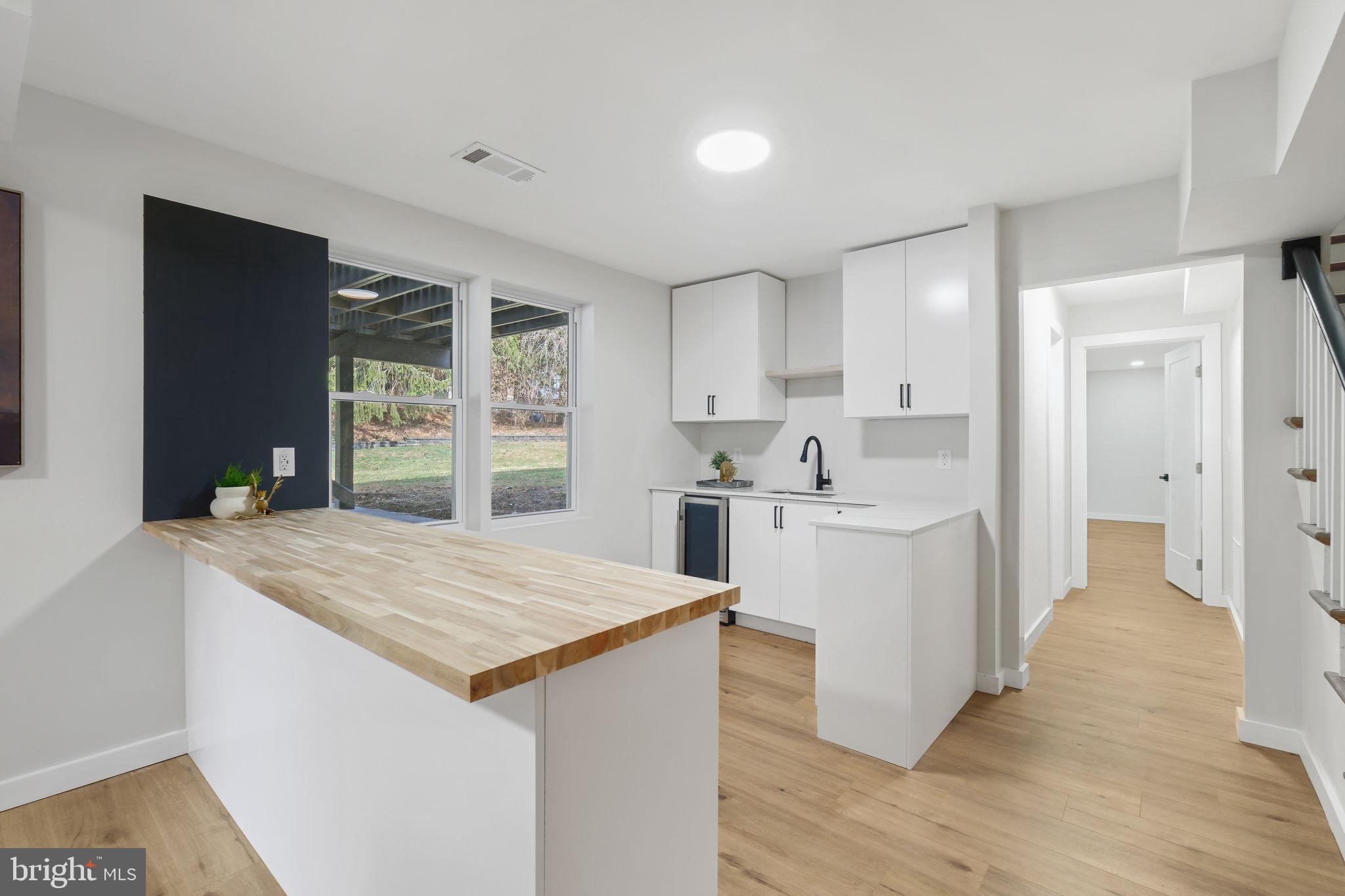 LUXMANOR - Residential Lease