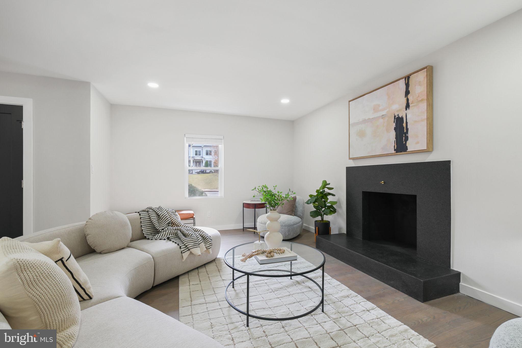 LUXMANOR - Residential Lease