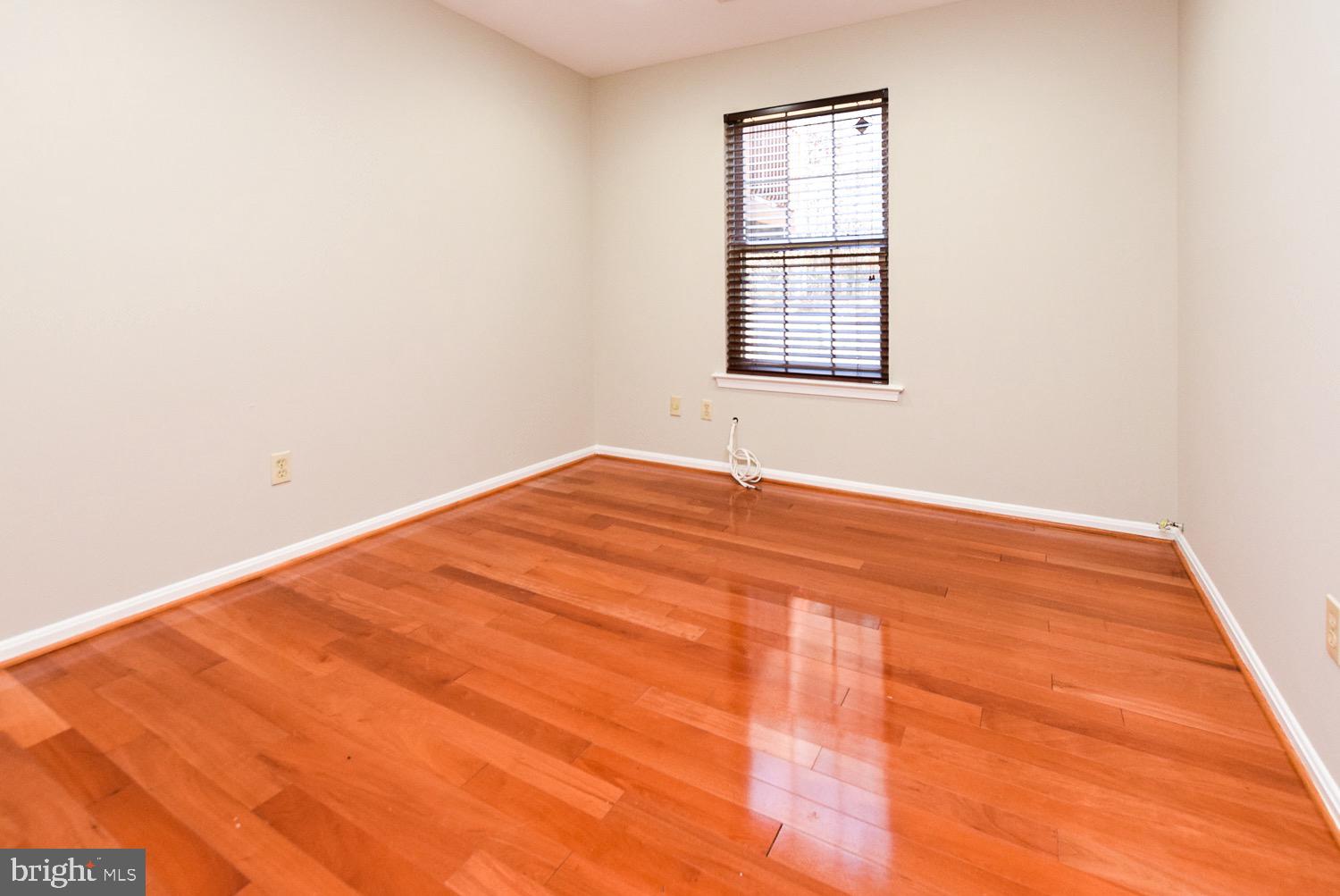 APPLEGATE CONDO - Residential