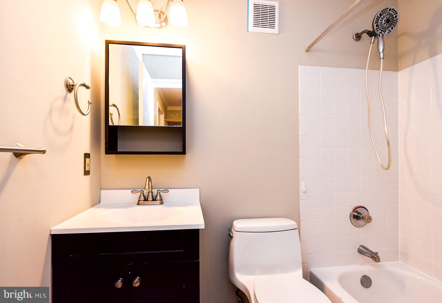 APPLEGATE CONDO - Residential