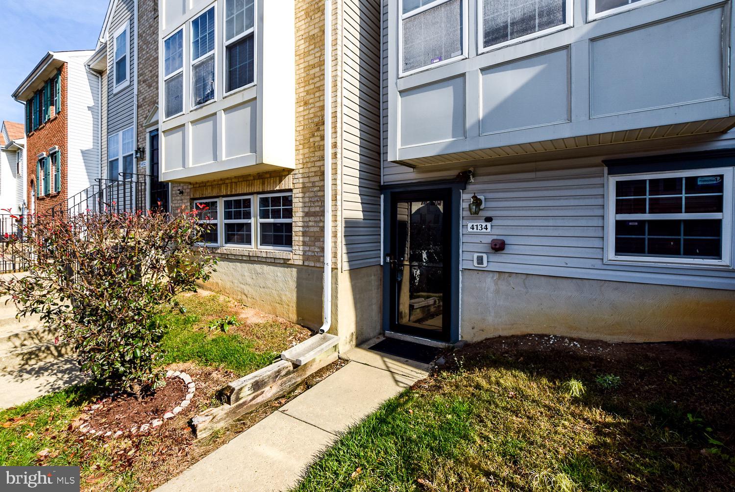 APPLEGATE CONDO - Residential