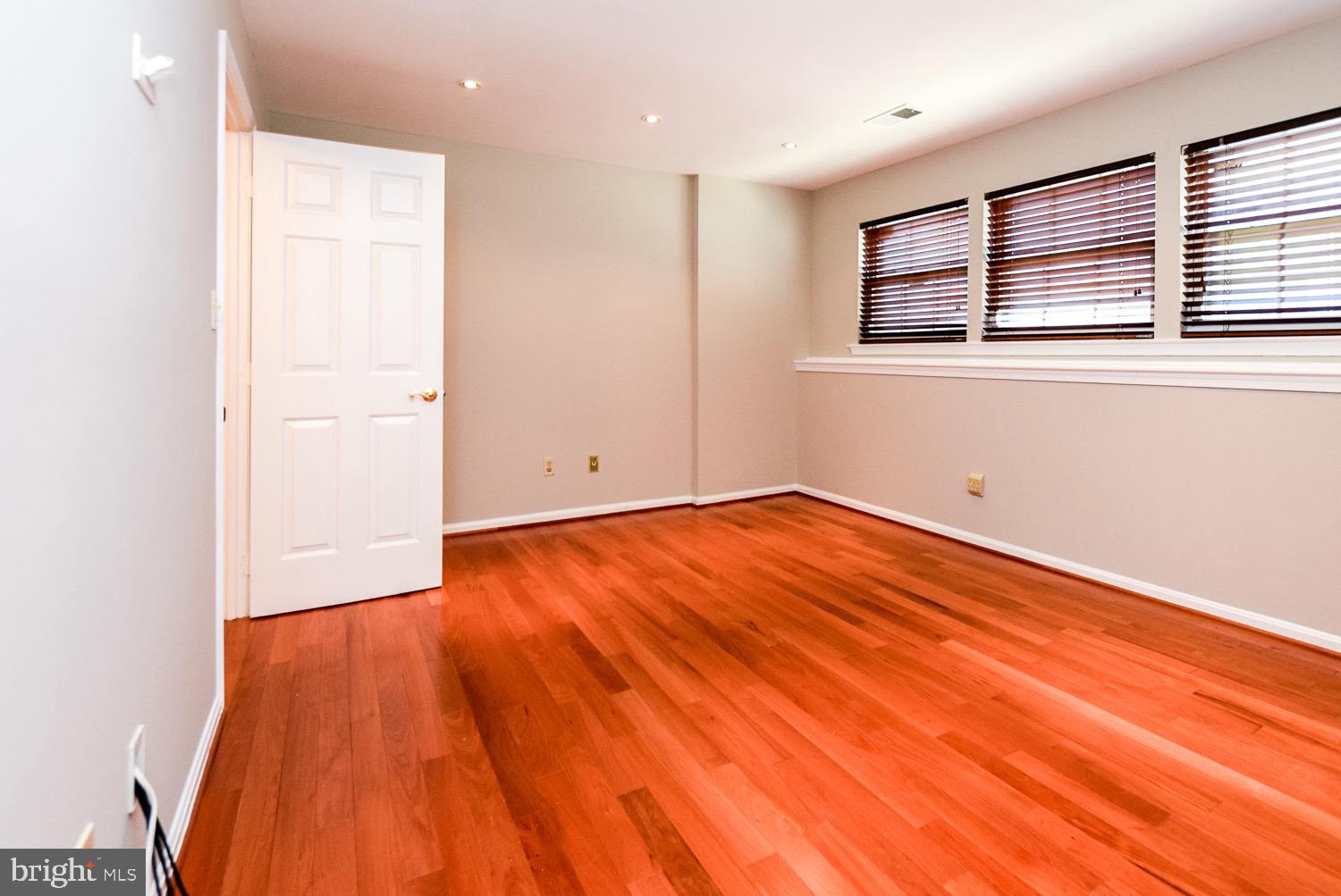 APPLEGATE CONDO - Residential