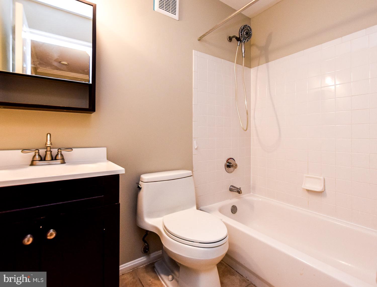 APPLEGATE CONDO - Residential