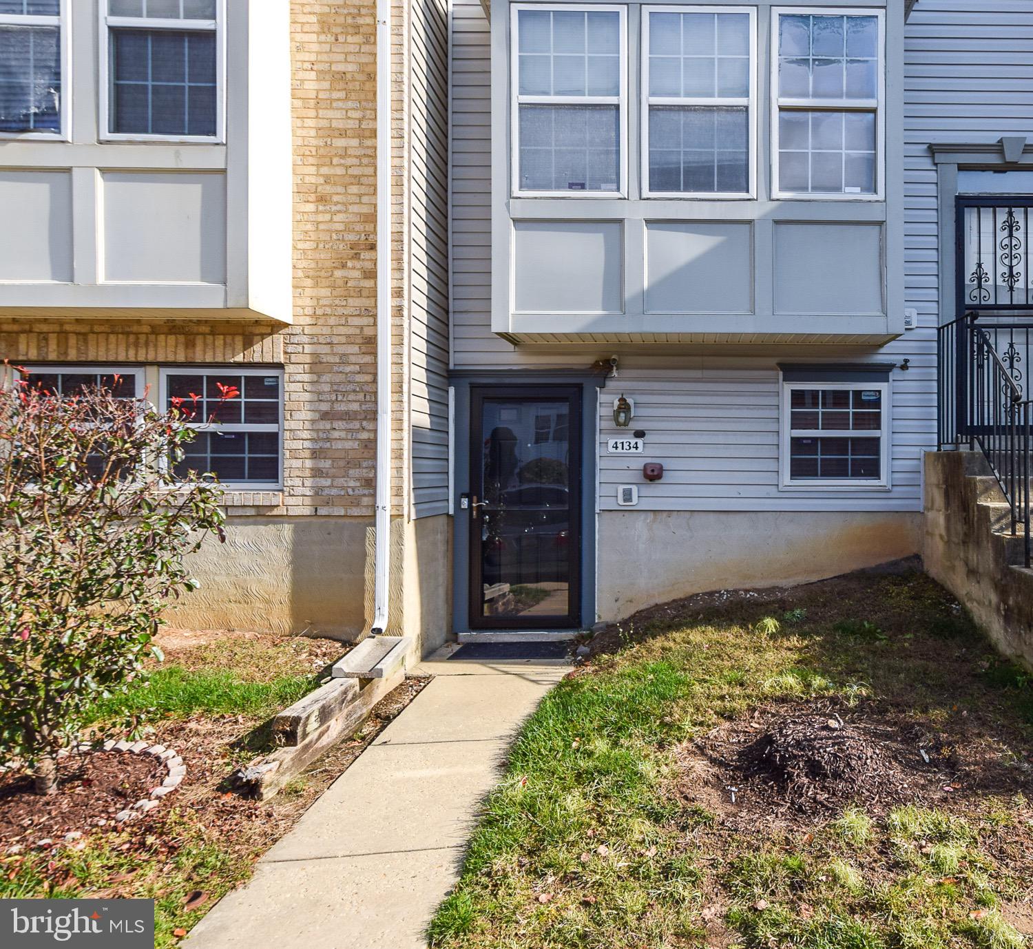 APPLEGATE CONDO - Residential