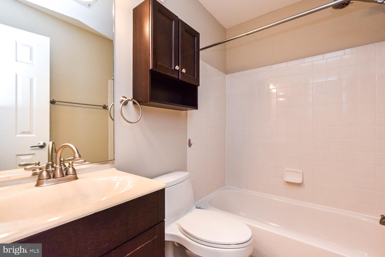 APPLEGATE CONDO - Residential