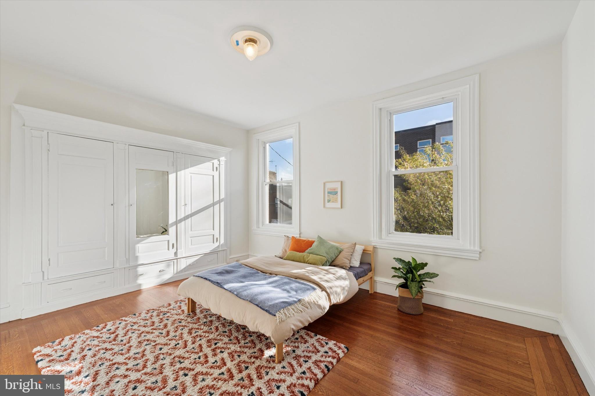 EAST KENSINGTON - Residential