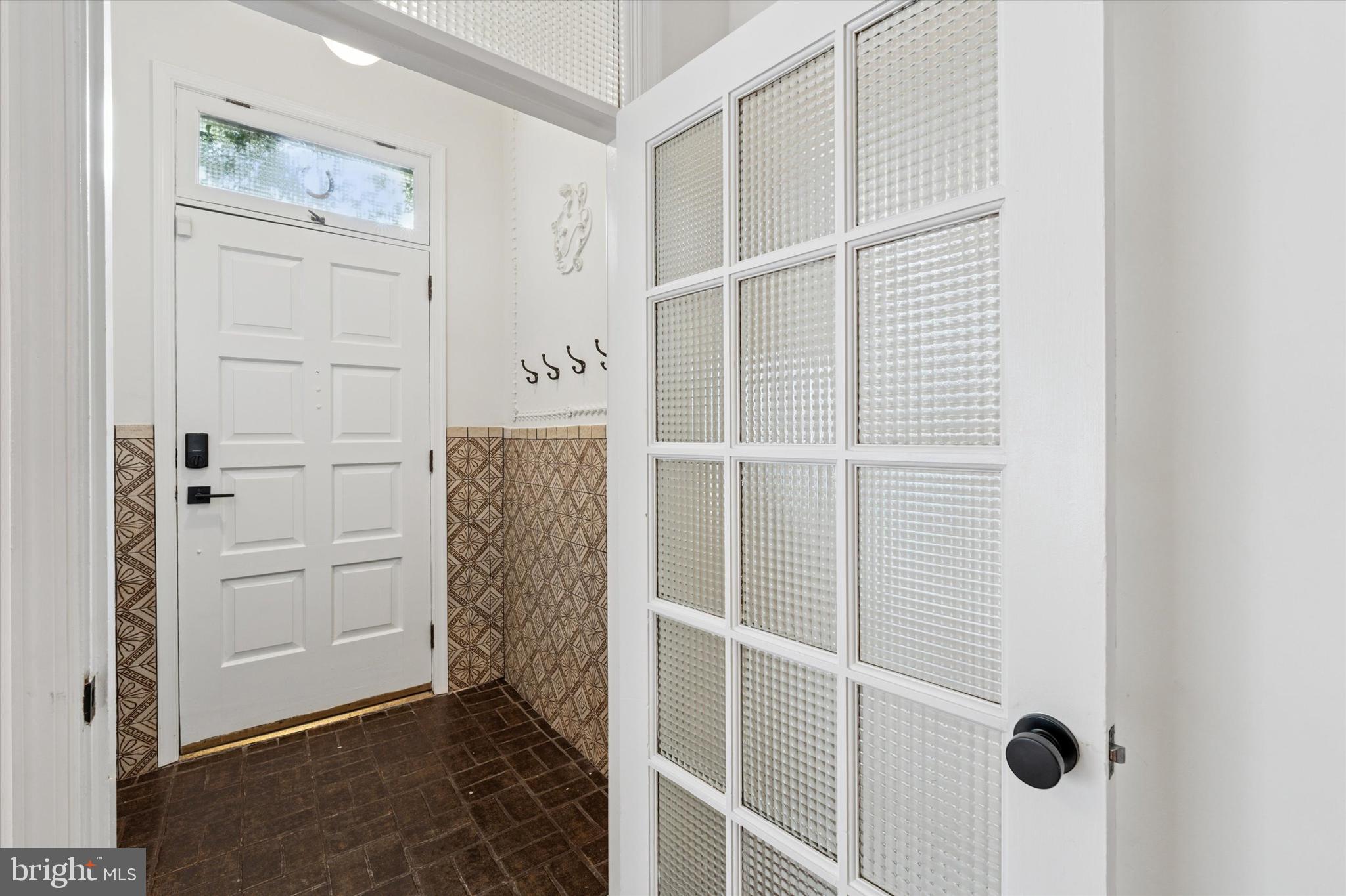 EAST KENSINGTON - Residential