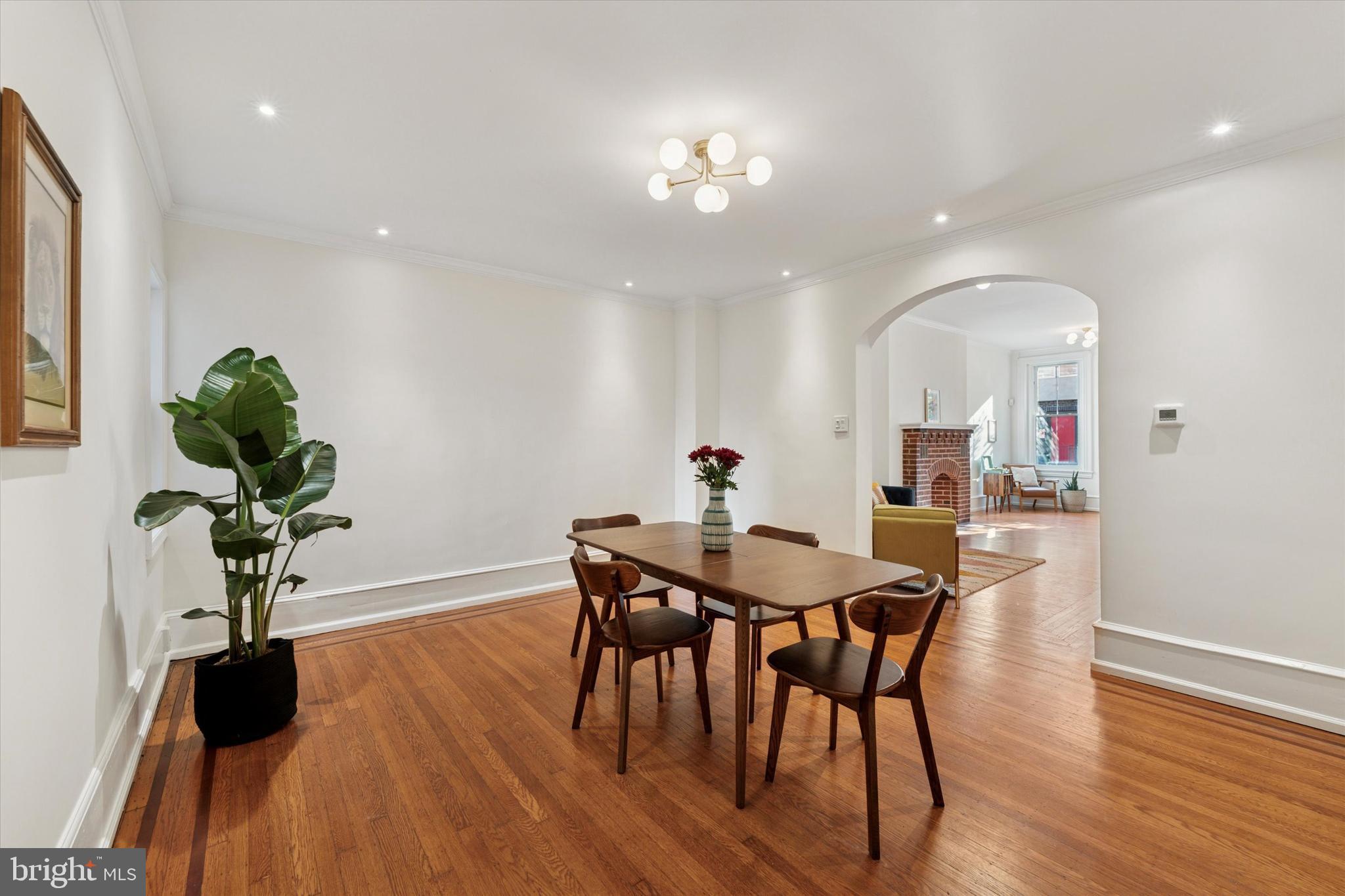 EAST KENSINGTON - Residential