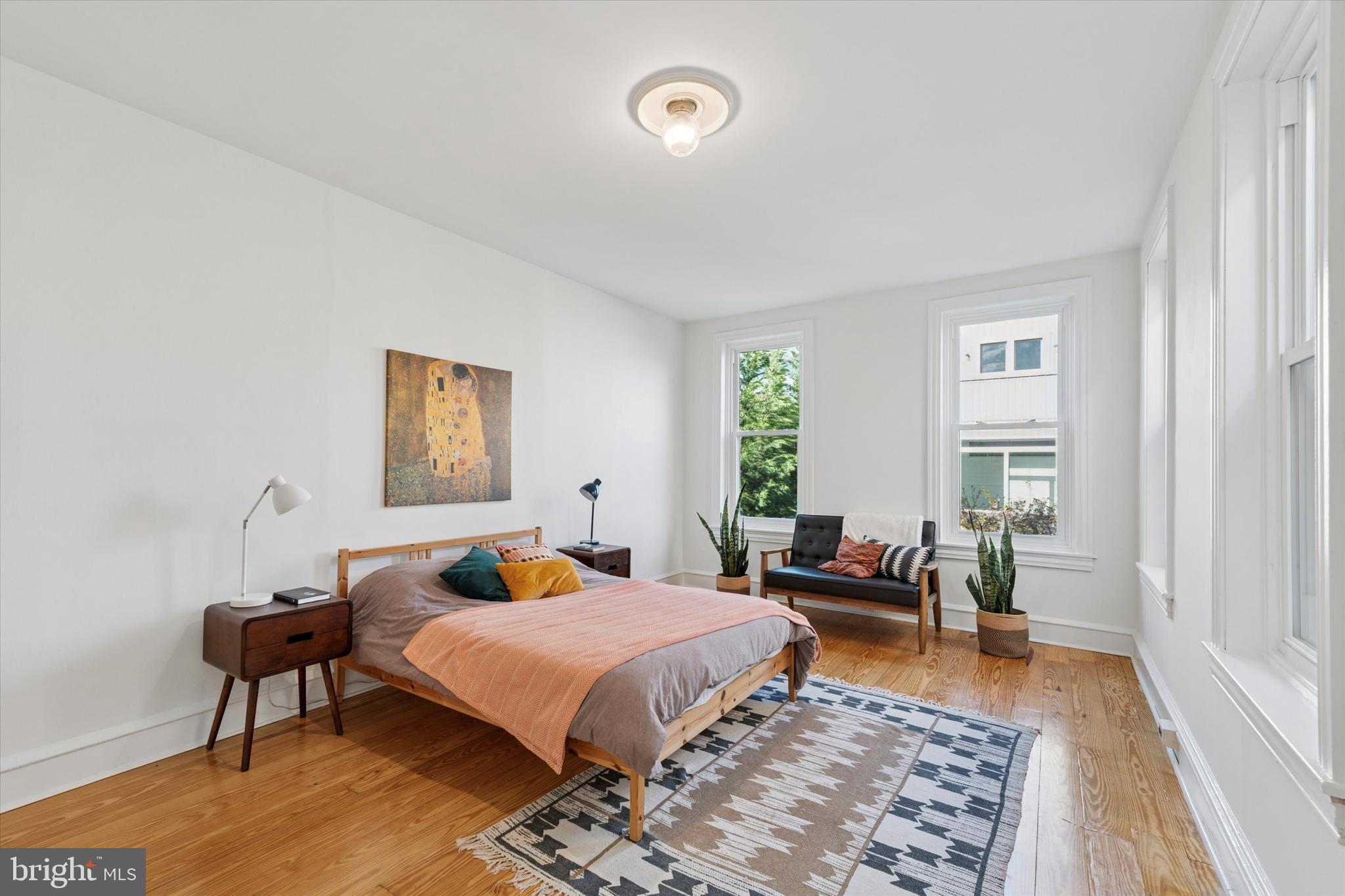 EAST KENSINGTON - Residential