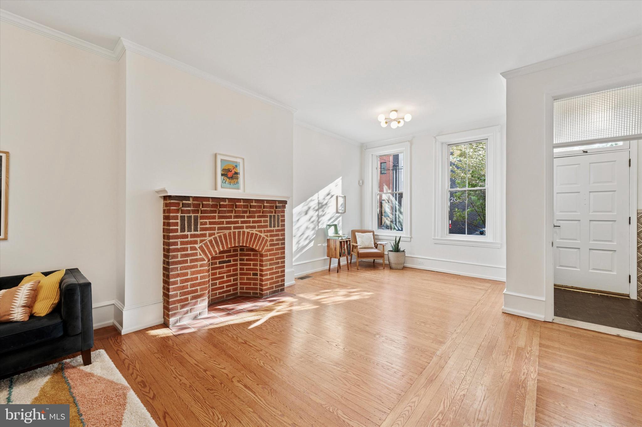 EAST KENSINGTON - Residential