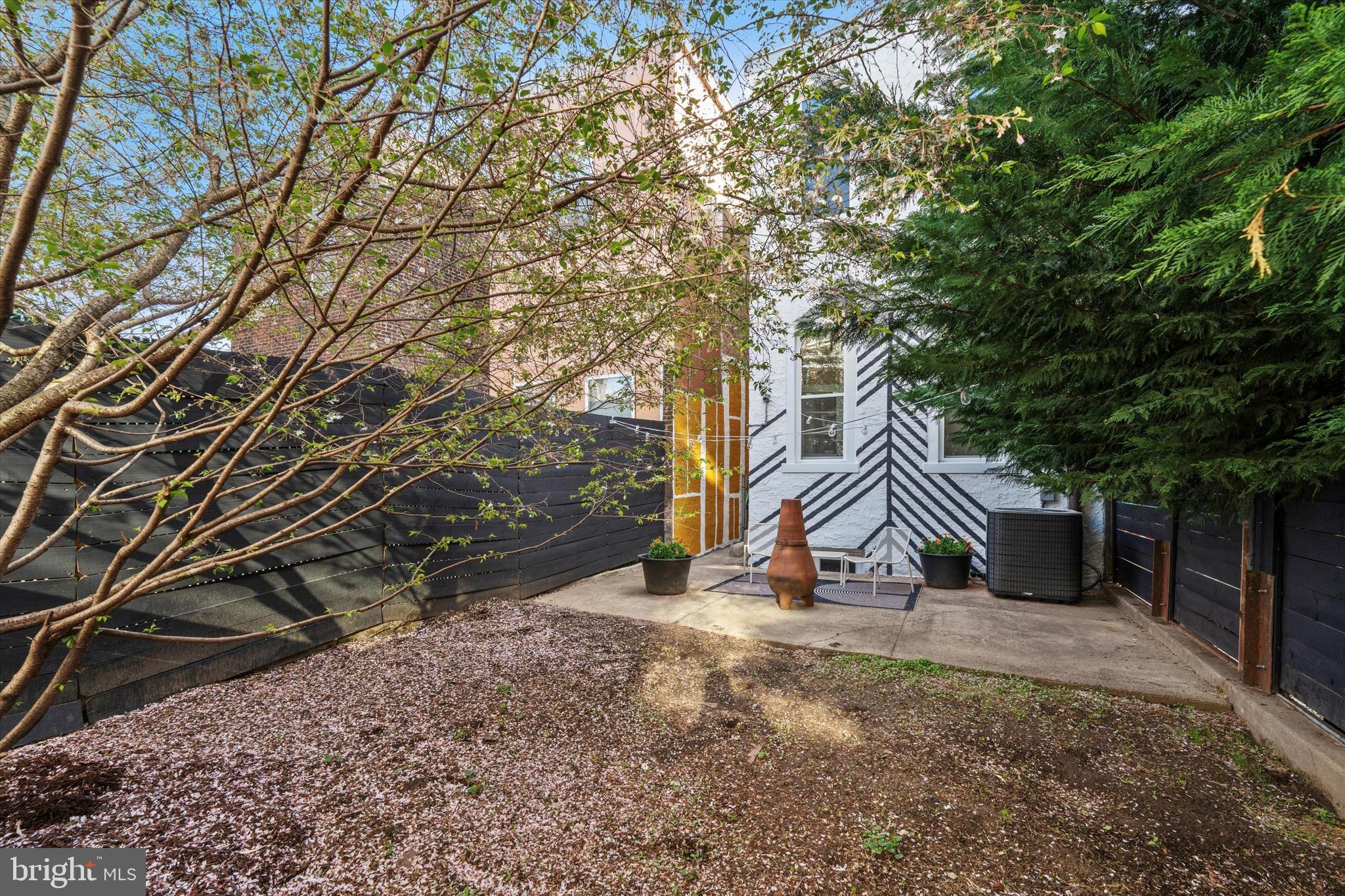 EAST KENSINGTON - Residential