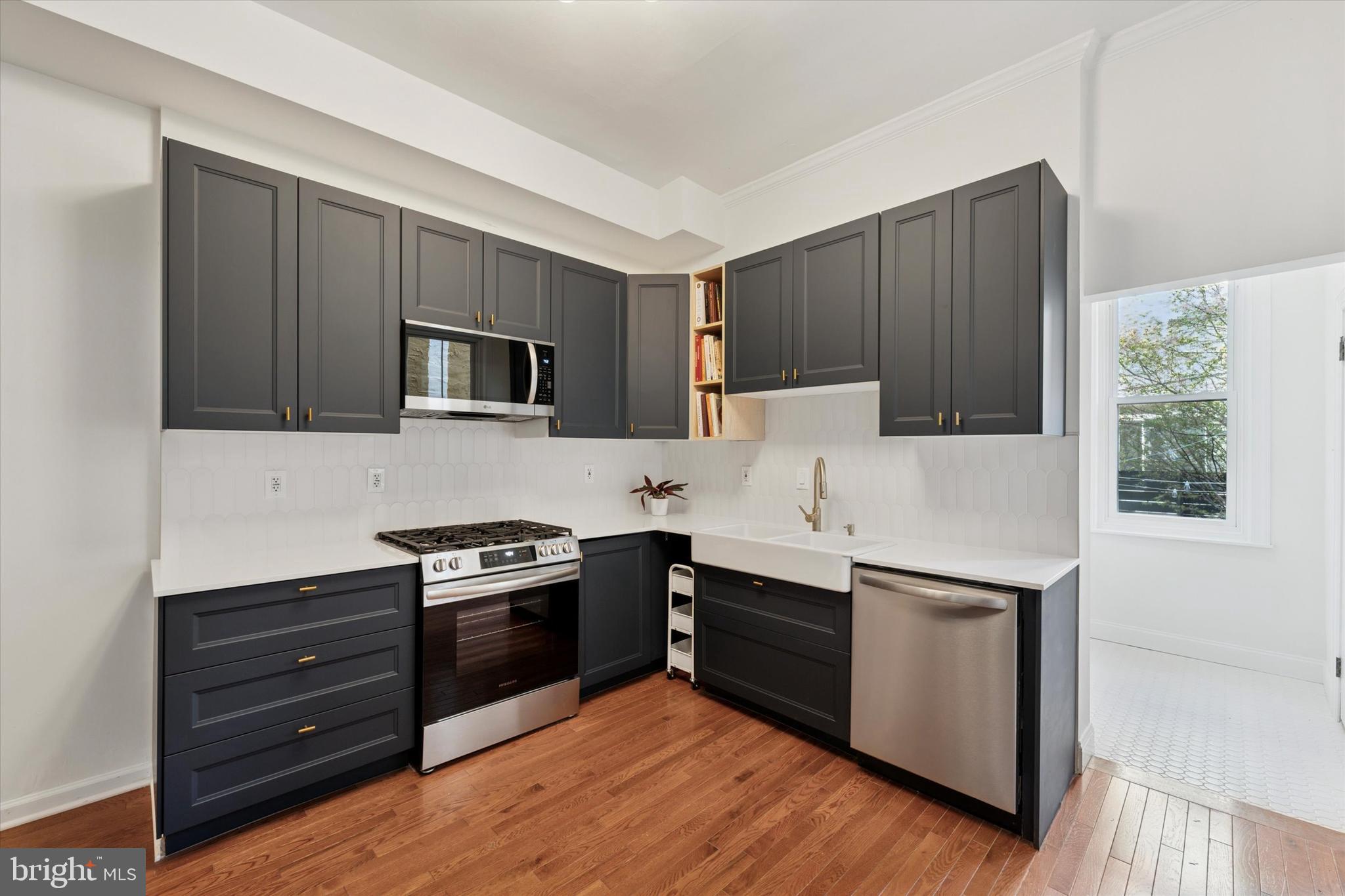 EAST KENSINGTON - Residential