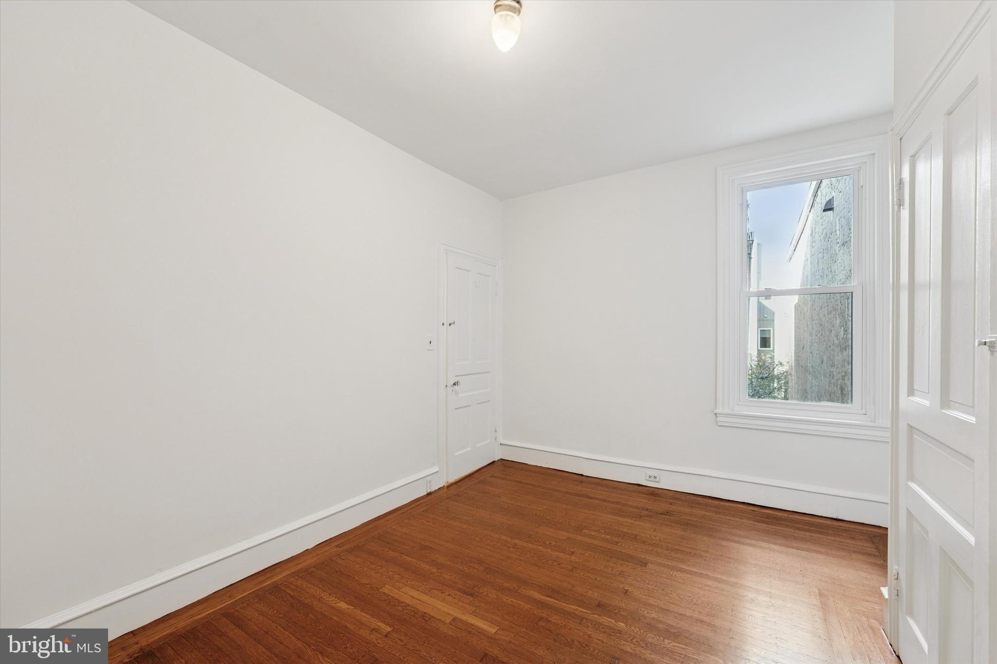 EAST KENSINGTON - Residential