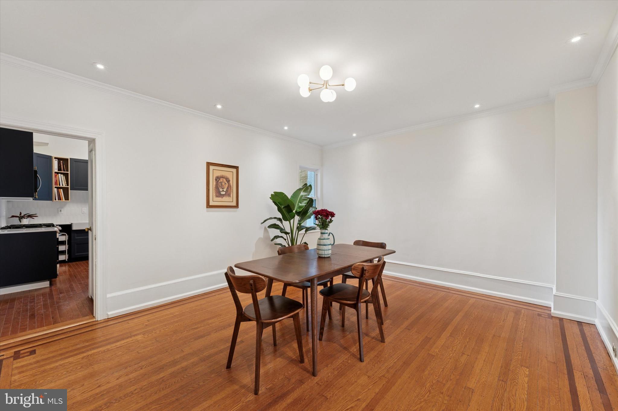 EAST KENSINGTON - Residential