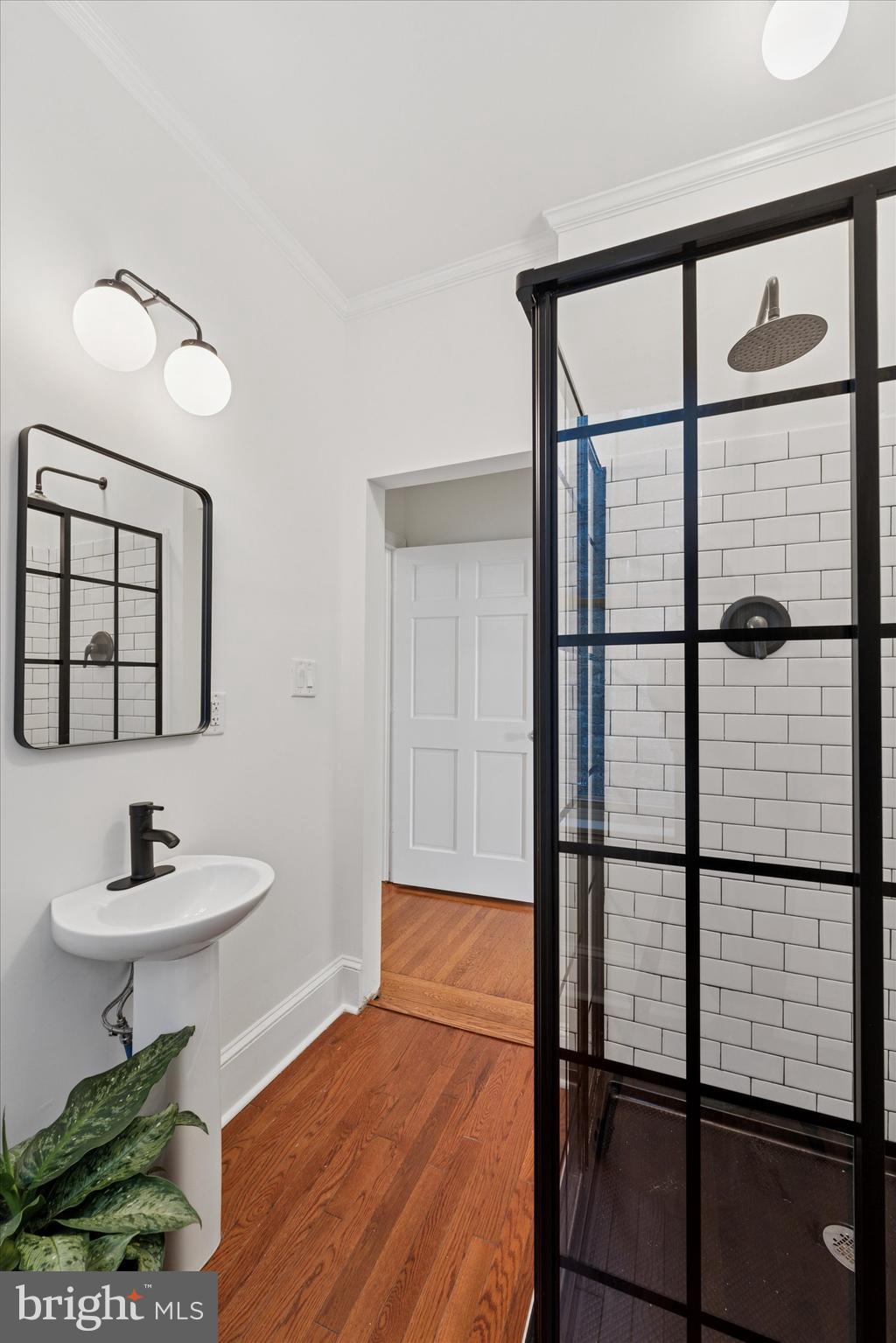 EAST KENSINGTON - Residential