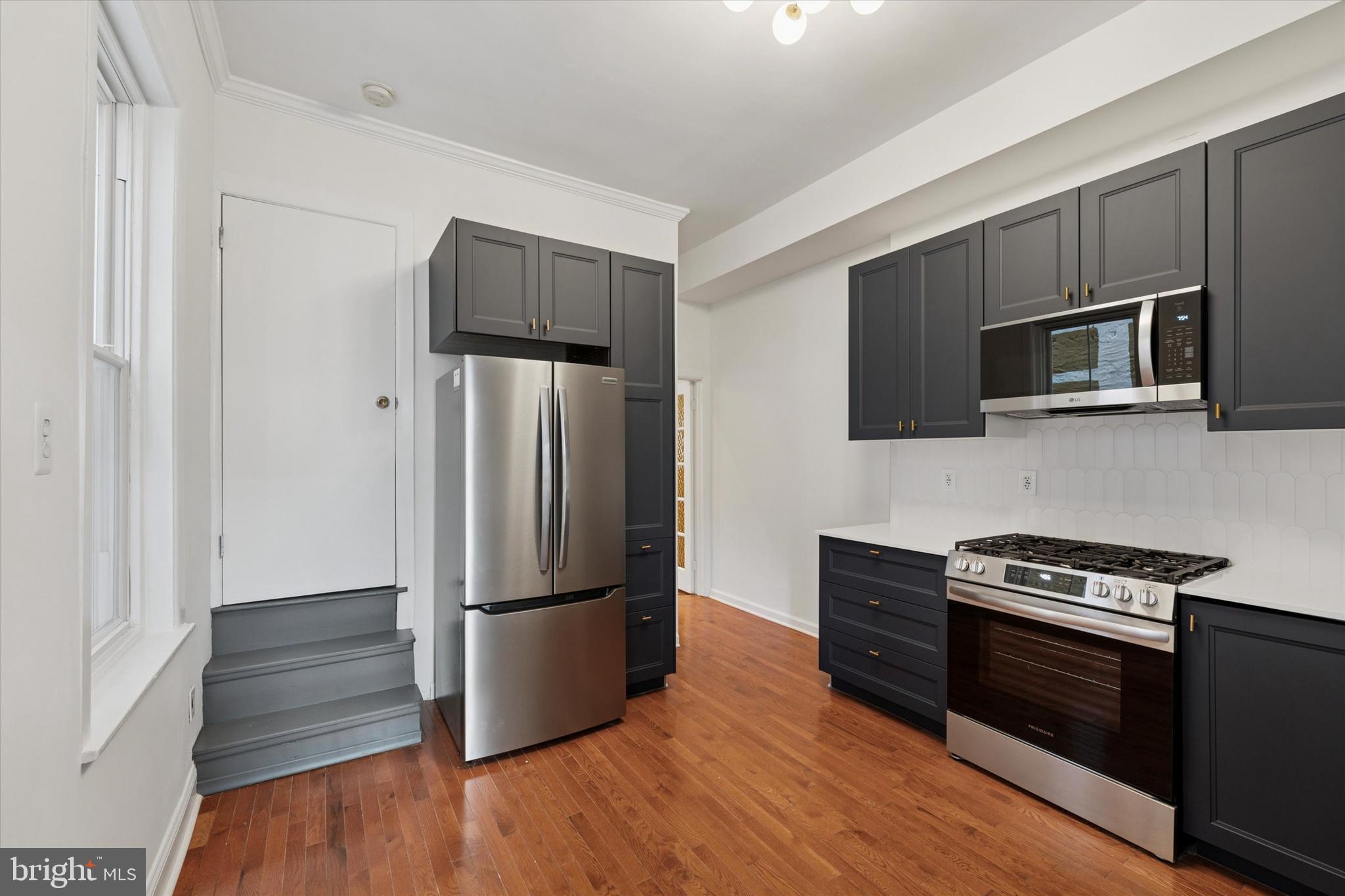 EAST KENSINGTON - Residential