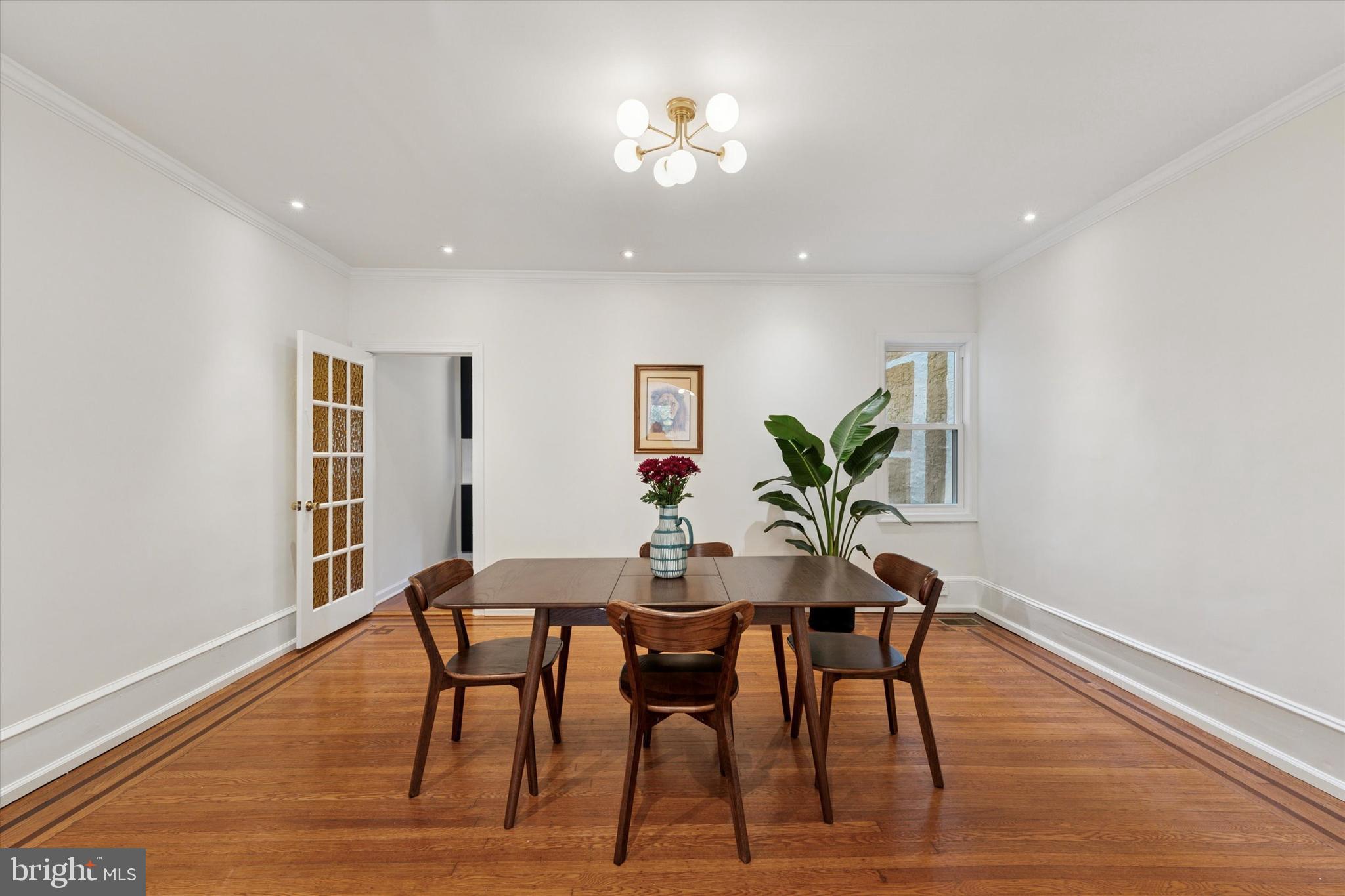 EAST KENSINGTON - Residential