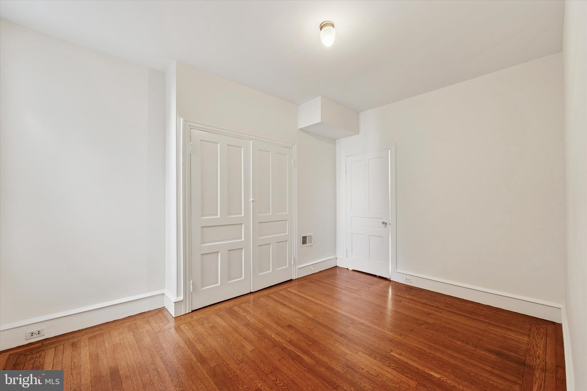 EAST KENSINGTON - Residential