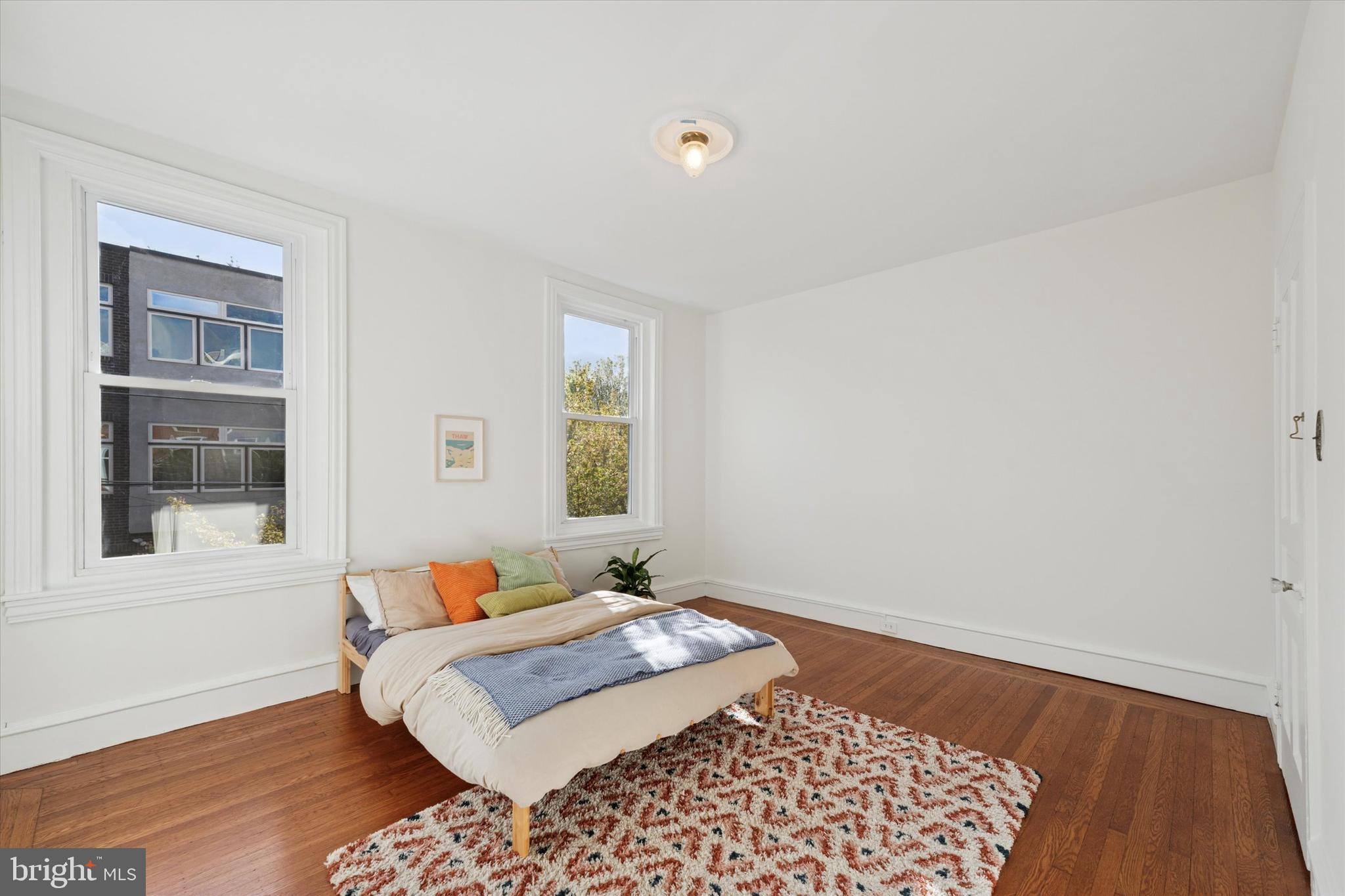 EAST KENSINGTON - Residential