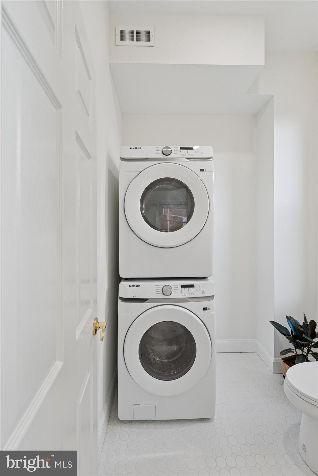 EAST KENSINGTON - Residential