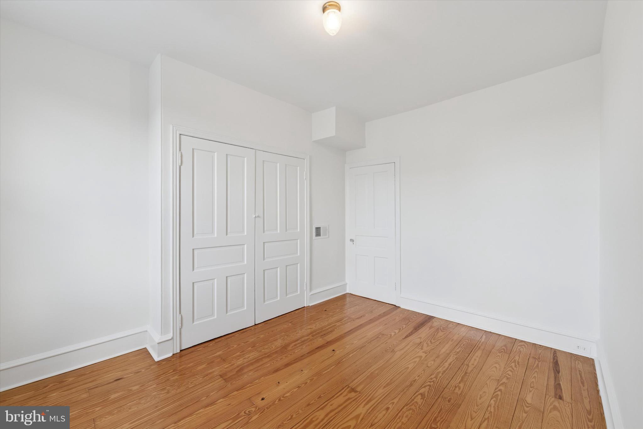 EAST KENSINGTON - Residential