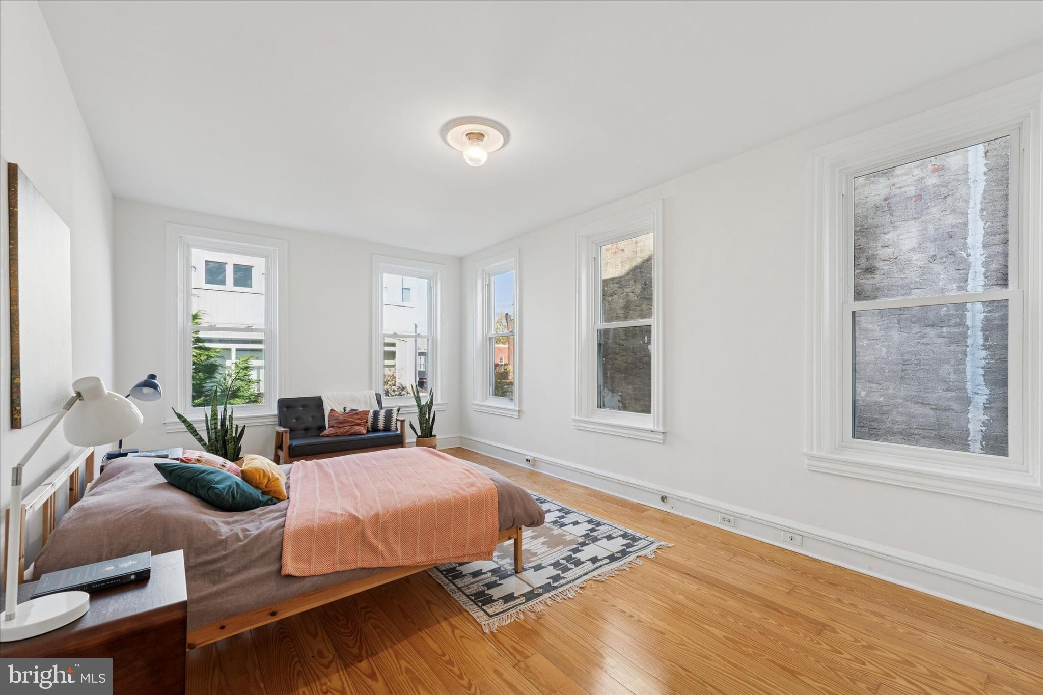 EAST KENSINGTON - Residential