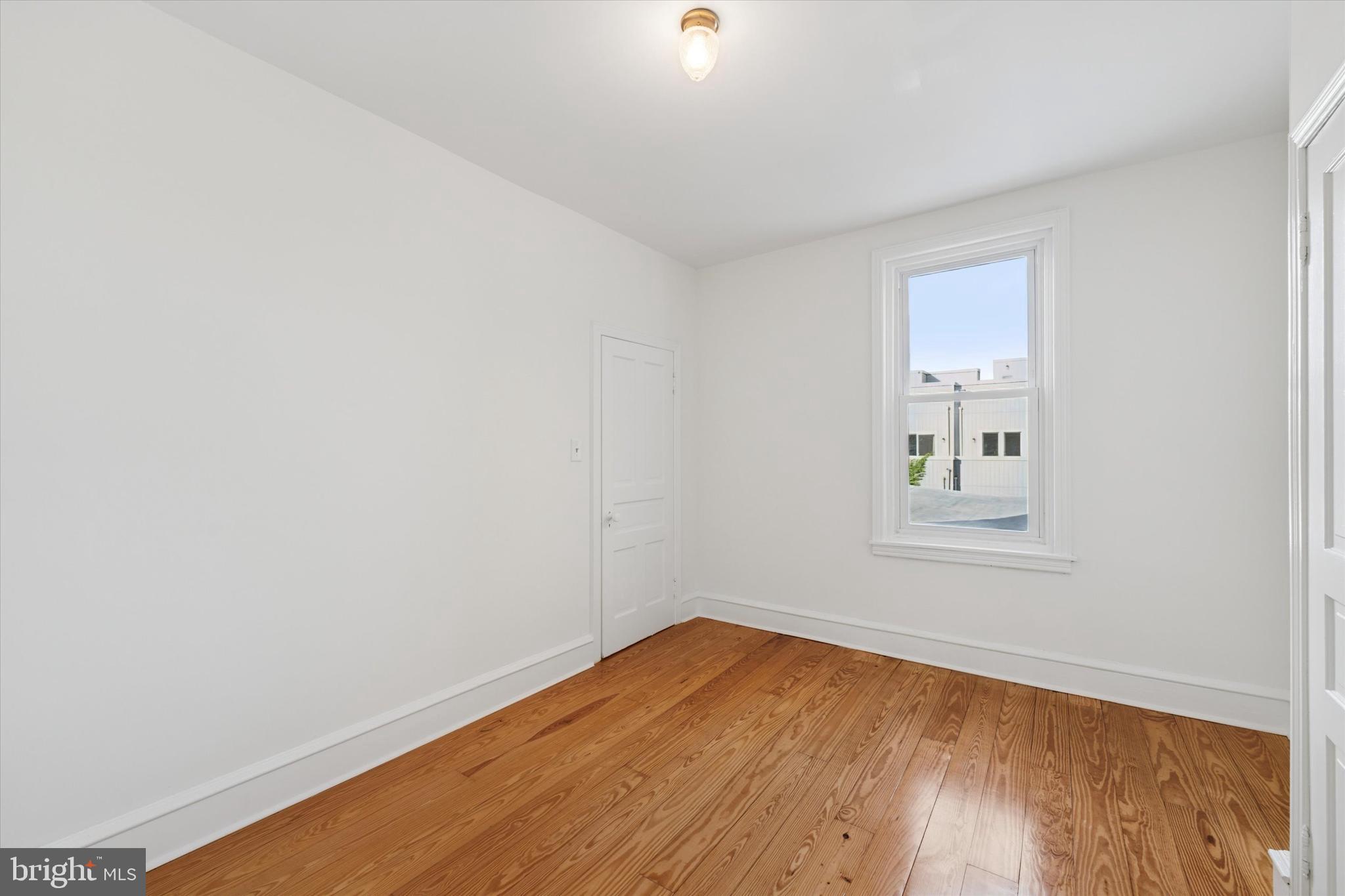 EAST KENSINGTON - Residential