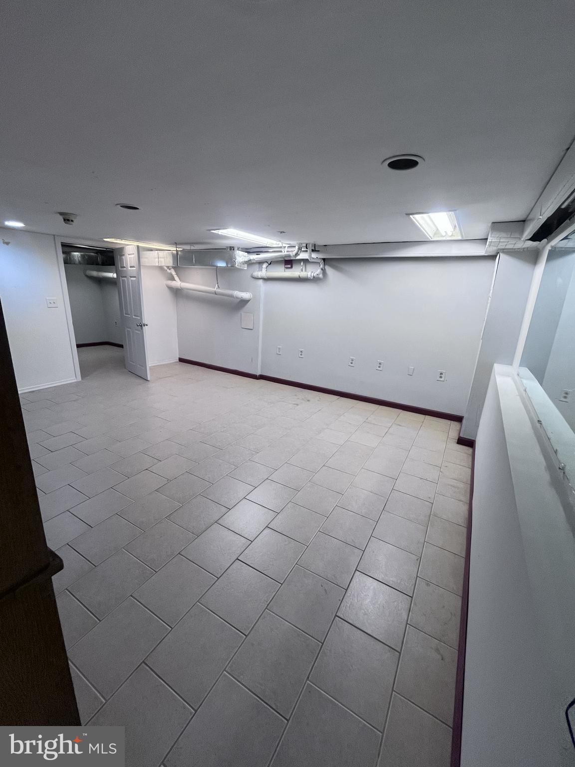 KIRKLYN - Commercial Lease