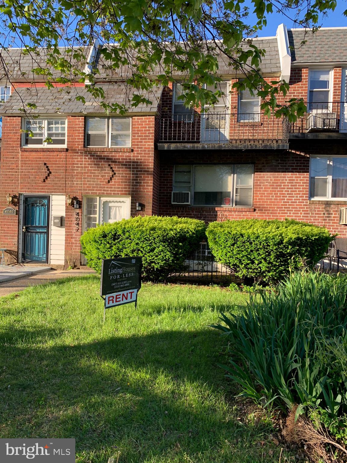1st floor, beautiful large two-bedroom apartment. Recently upgraded, Large kitchen with dishwasher, Quartz countertops, and tile backsplash. Fully remodeled bathroom. The property has a washer and dryer hookups in the basement and a storage locker and garage. Close to the center city of Philadelphia, shopping, and transportation.