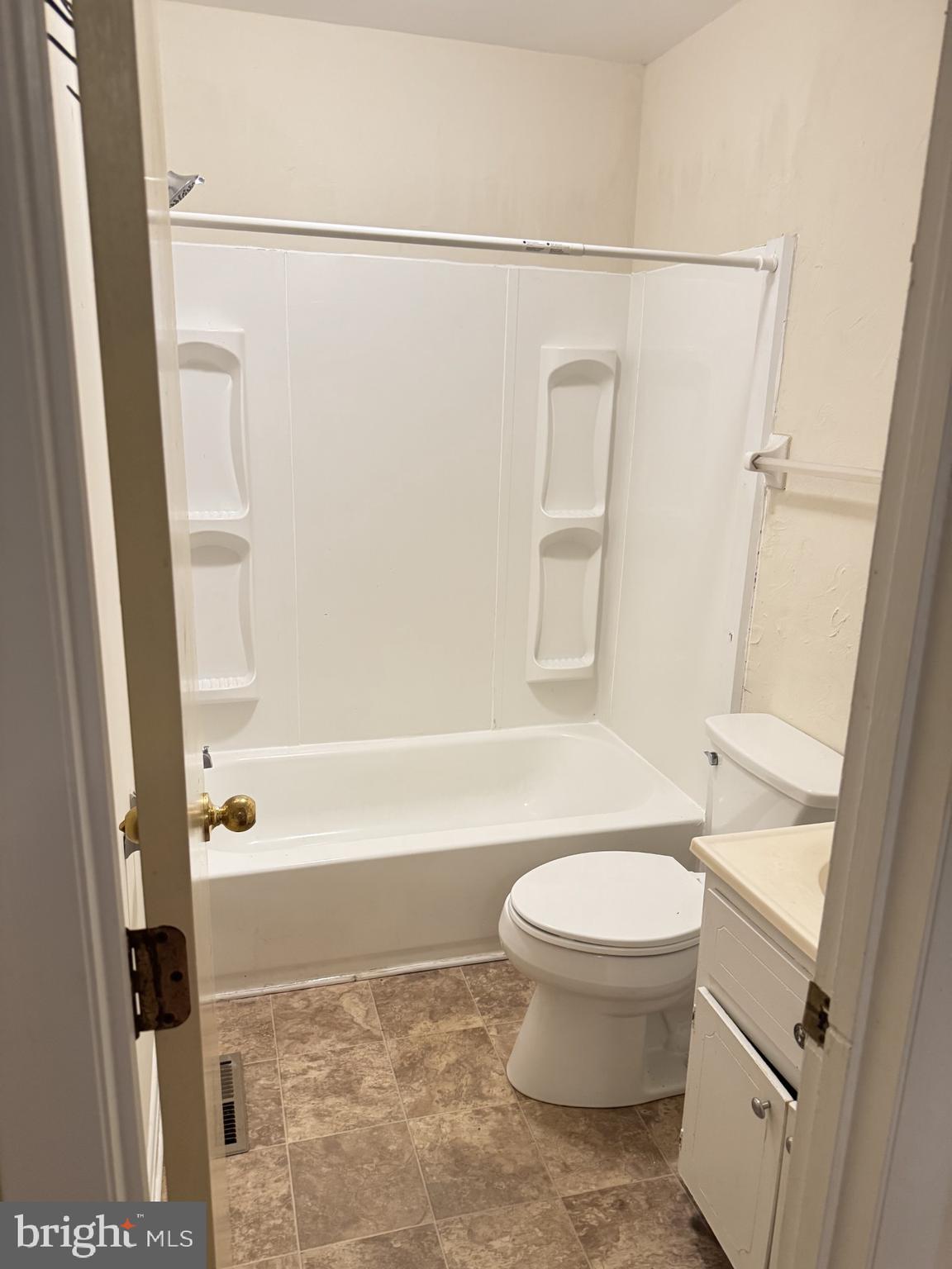 BAYBERRY ESTATES - Residential Lease