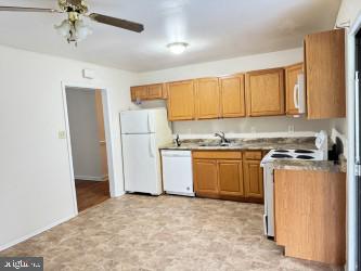 BAYBERRY ESTATES - Residential Lease