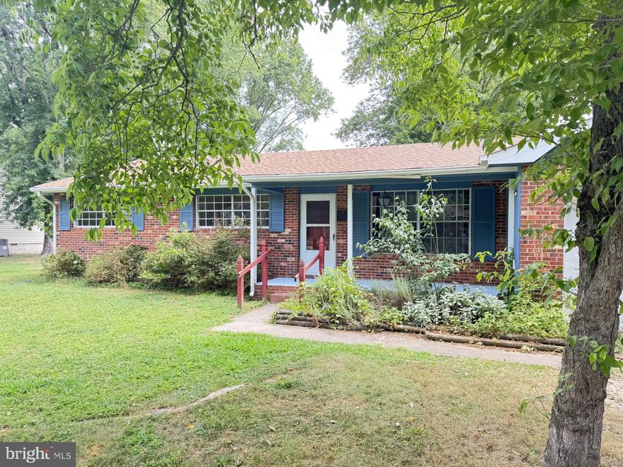 Come home to this single level living amazing rancher. This home is all about the location: 7 minutes to the Dahlgren Navel base, miles away from shopping, entertainment, vineyards and more. 
Nestled in a quiet but robust community that you will be happy to call home. This house beacons you to bring rockers and sit on your front porch and to grow your dream garden with herbs and roses. As you enter into the home you are greeted with natural sunlight from the large bay window that brings sunlight and joy to the living room. Then carry on into the eat in kitchen that you can only image having family and friends over to entertain or just sit down for a well cooked meal. The eat in dinning nook leads into the screen in porch from the sliding glass door. Just think of listening to the thunder\rain storm while being secured in this large covered space. There is a oversized den off the kitchen that will make for a game room, arts and craft space, office, play room or anything your imagination can dream up. There is a nice size owner suite with a full bathroom attached and two hefty sized spare rooms with a shared bathroom for them and guest. The hall to the spare bath has not one but two closets to assist with storage that may be needed in the home. This home has it all from a two car garage with extra storage to an amazing flat back yard that will be perfect for pups to run or catching fireflies. Come check this one-of-a-kind rental out today and make it yours.