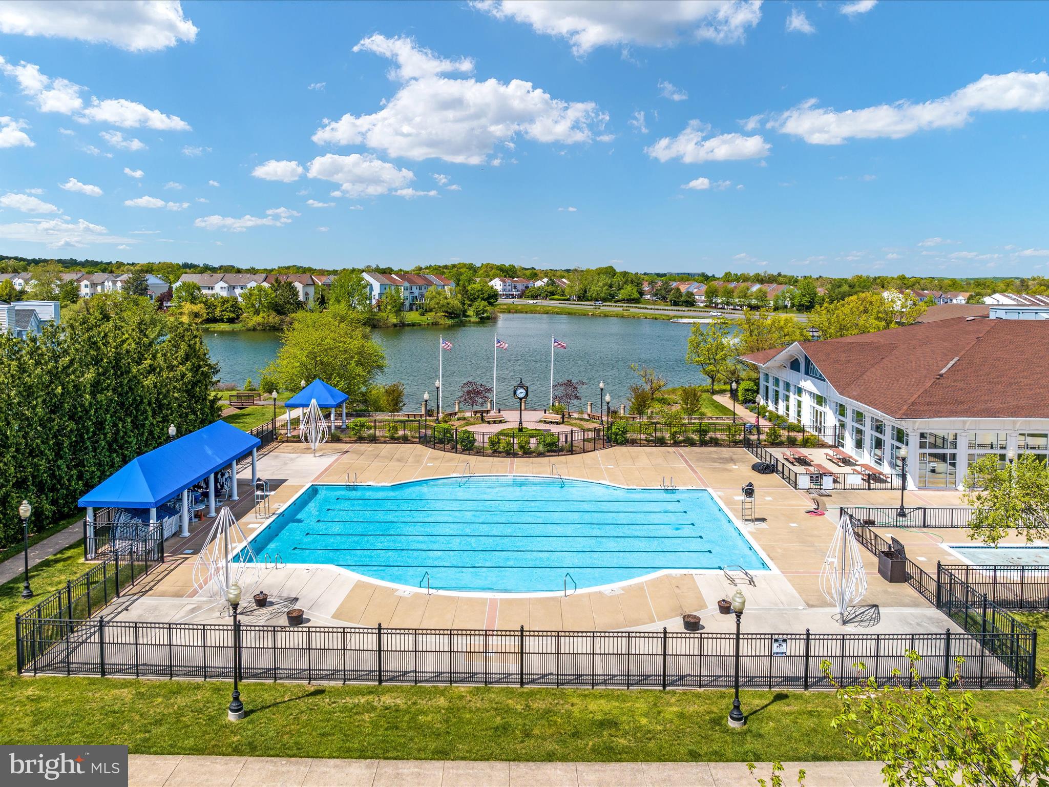 ASHBURN VILLAGE - Residential