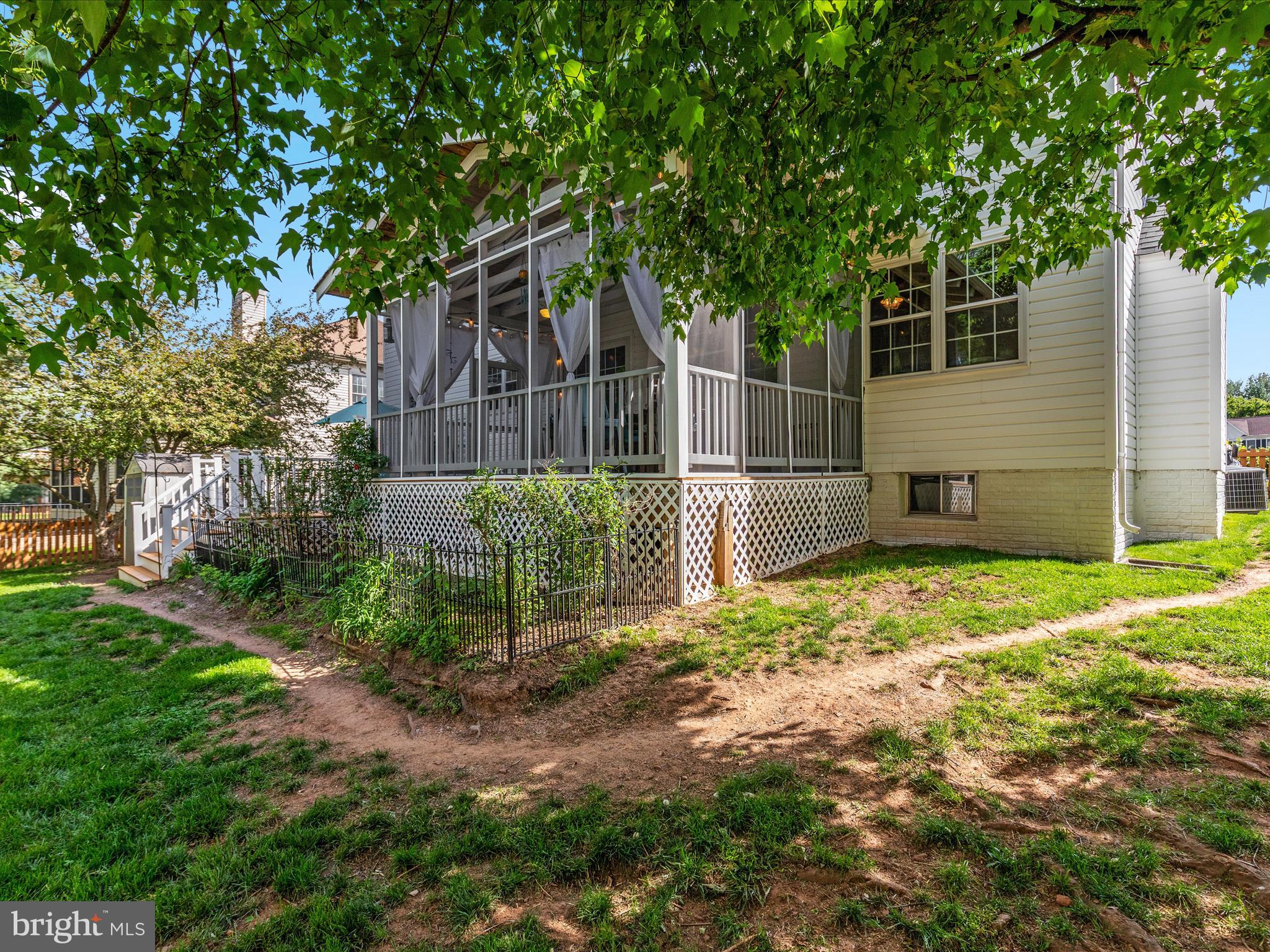 ASHBURN VILLAGE - Residential