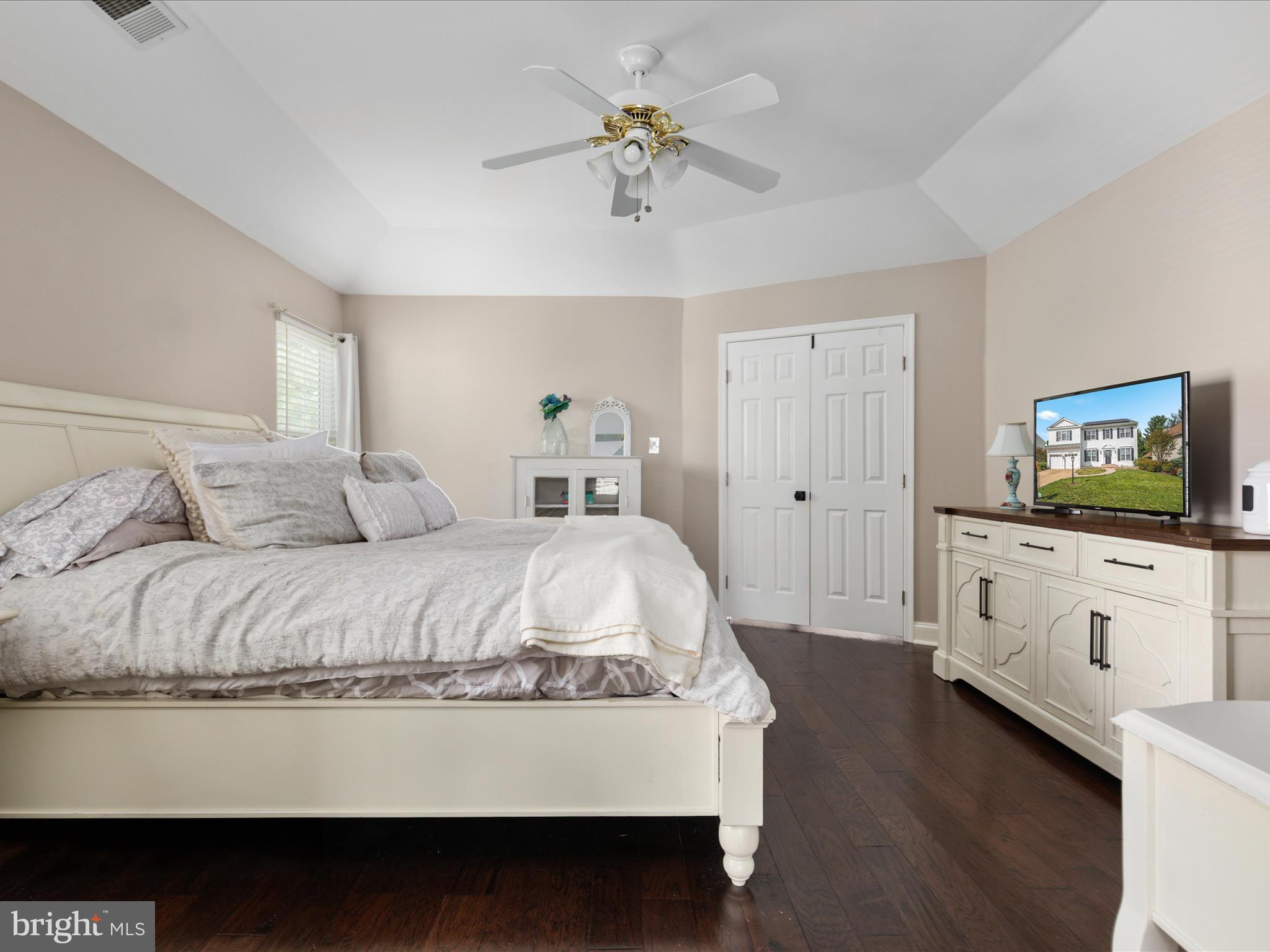 ASHBURN VILLAGE - Residential