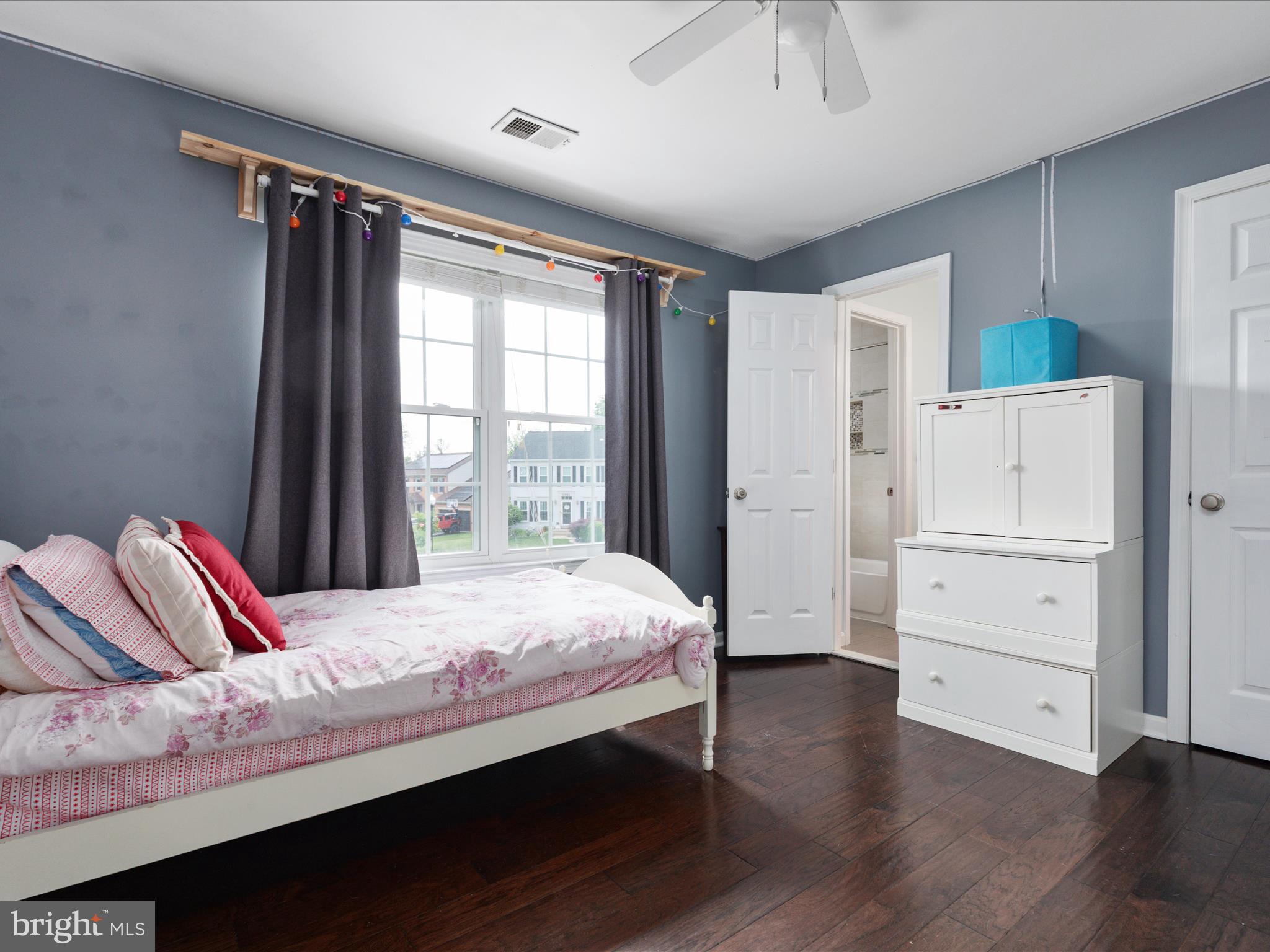 ASHBURN VILLAGE - Residential