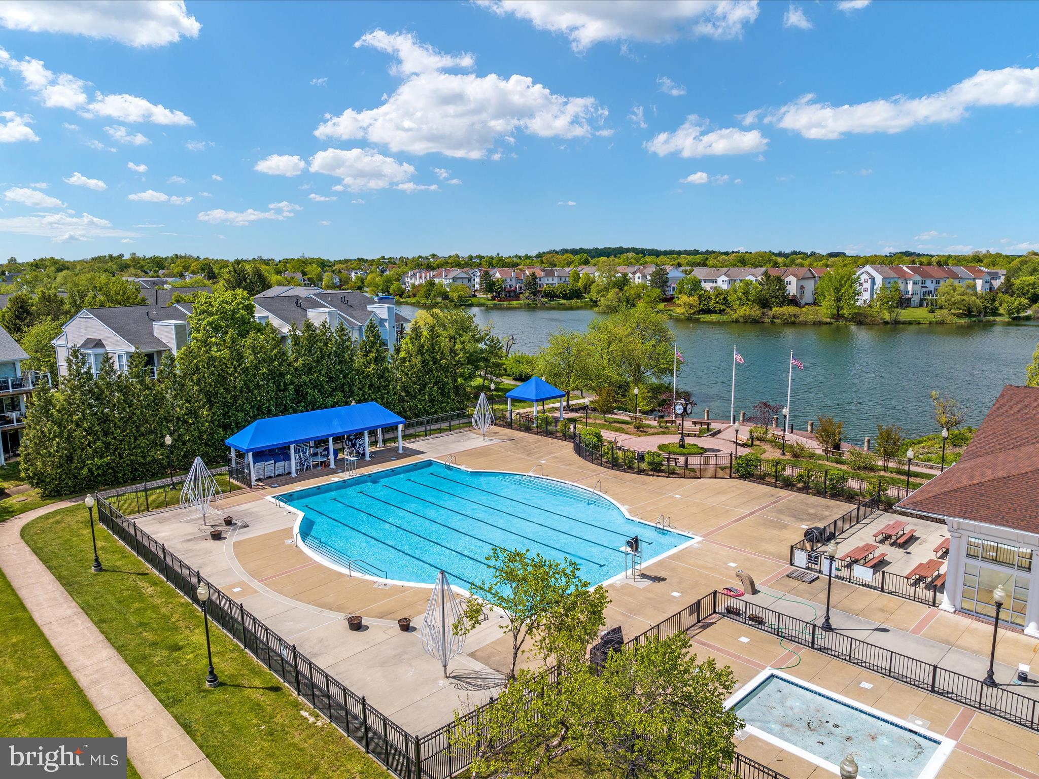 ASHBURN VILLAGE - Residential