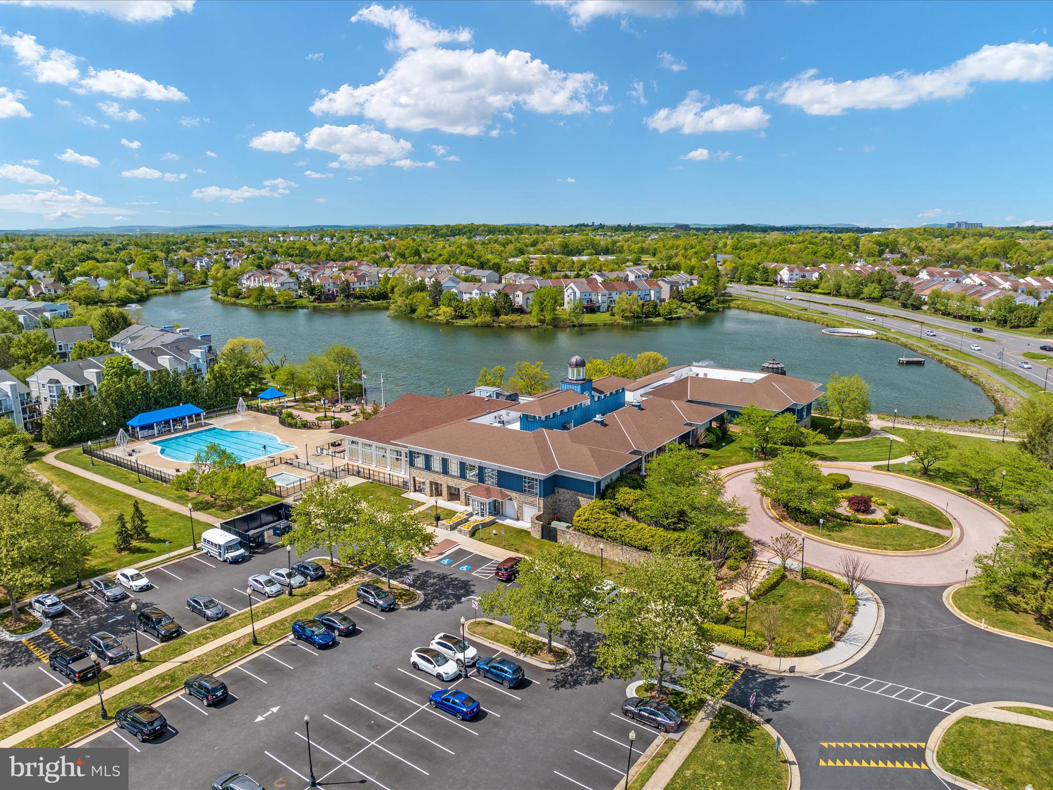 ASHBURN VILLAGE - Residential