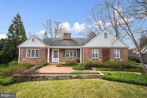 Photo of 4112 Glenrose Street, Kensington, MD 20895 (MLS # MDMC2121588) Photo of 4112 Glenrose Street, Kensington, MD 20895 (MLS # MDMC2121588)