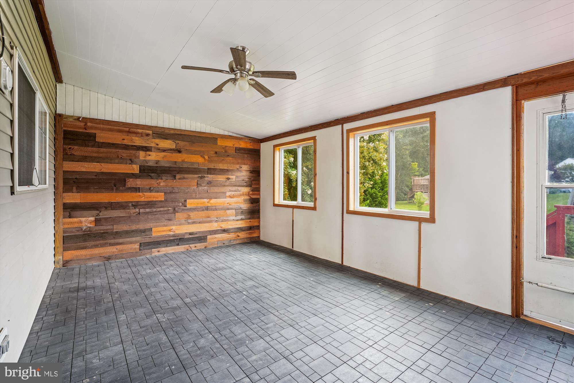 BLOOMS CROSSING - Residential