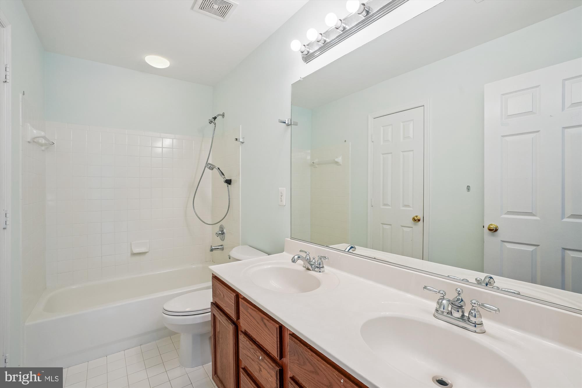 BLOOMS CROSSING - Residential