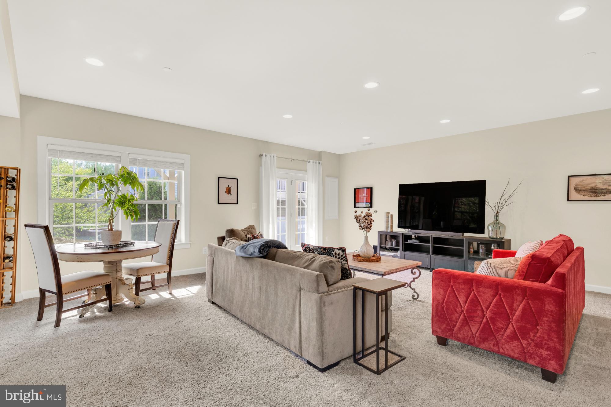 THOMAS VILLAGE - Residential