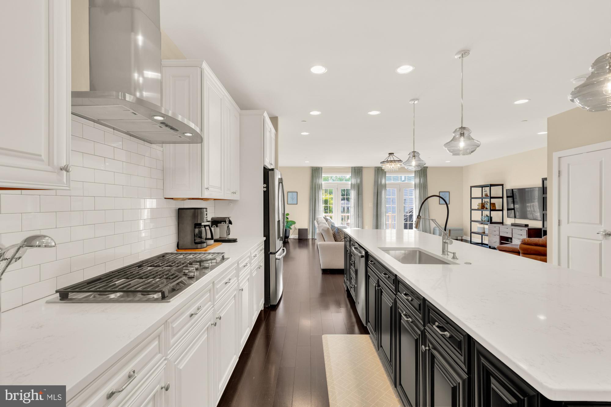 THOMAS VILLAGE - Residential