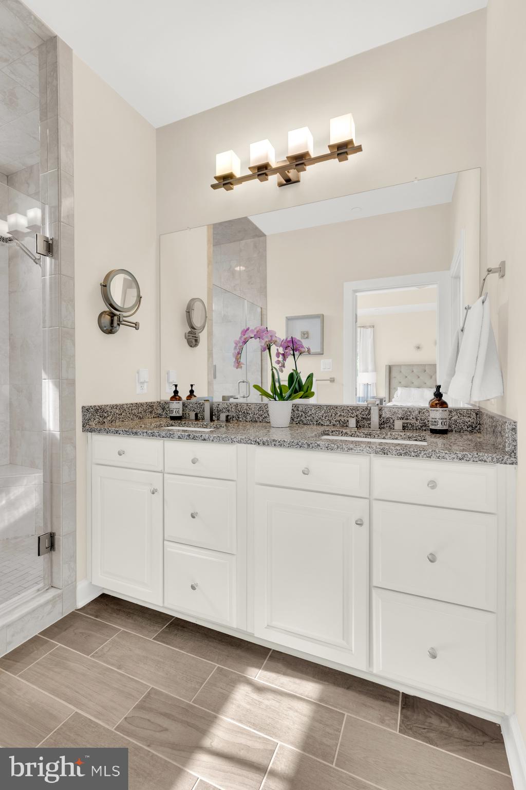 THOMAS VILLAGE - Residential