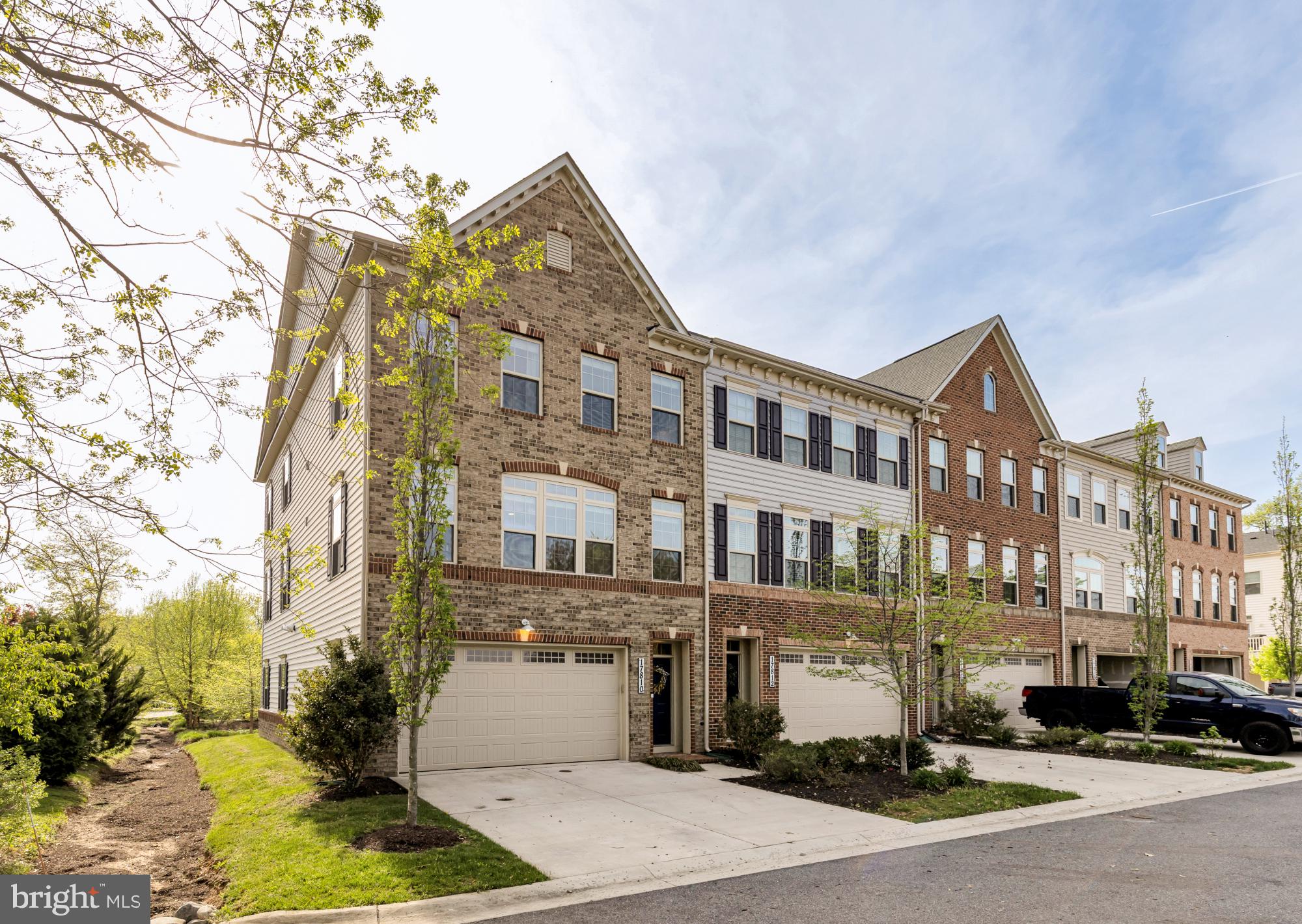 THOMAS VILLAGE - Residential