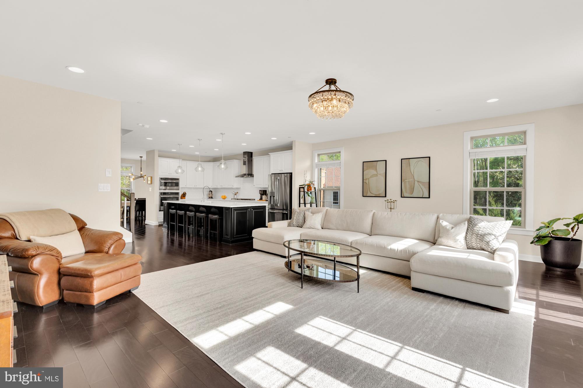 THOMAS VILLAGE - Residential