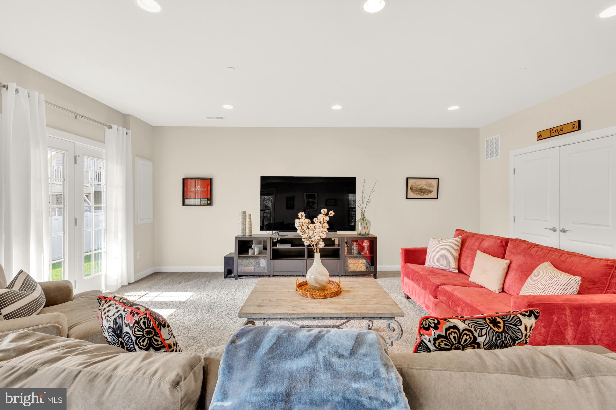 THOMAS VILLAGE - Residential